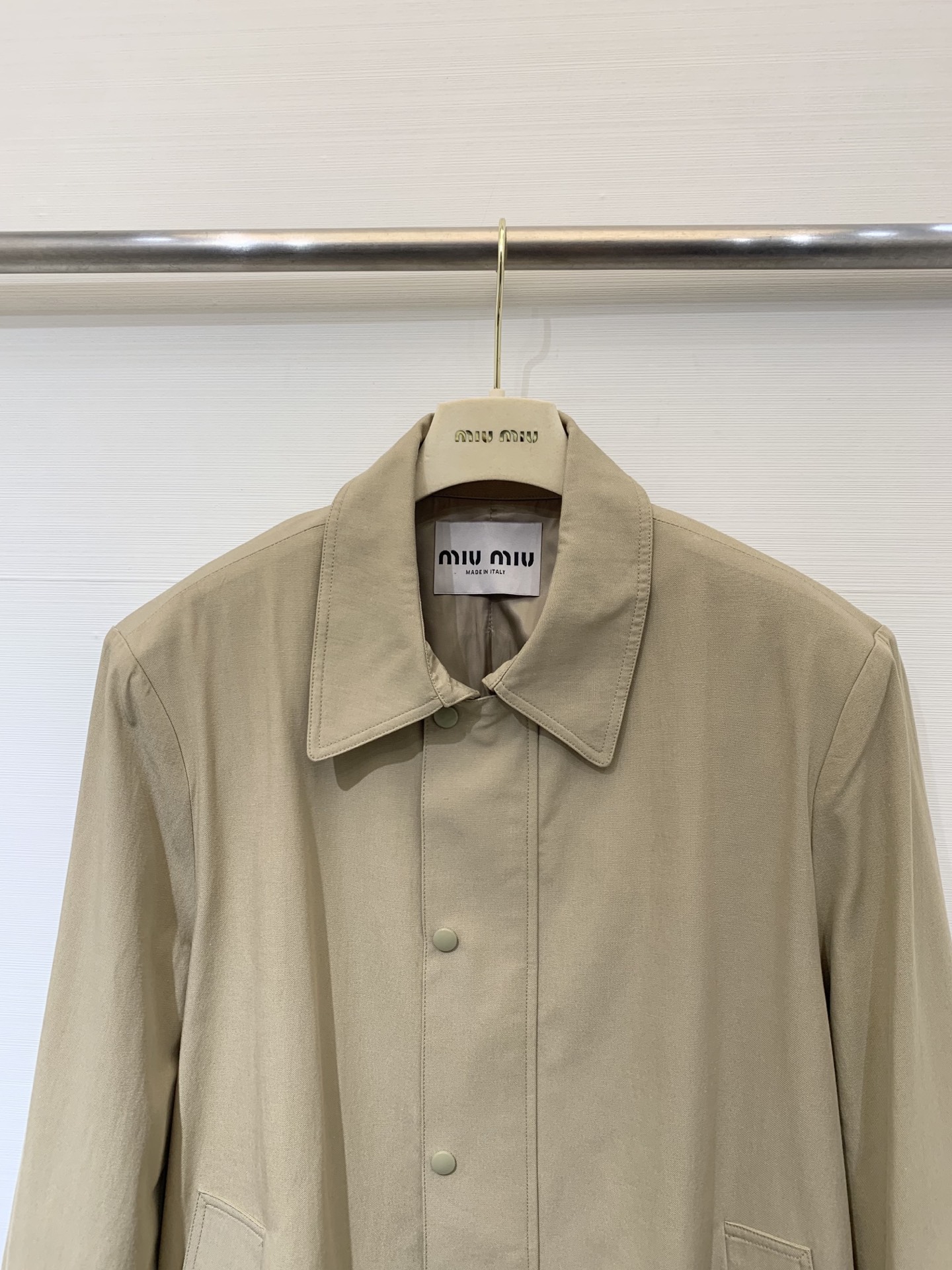 MIUMI* 25秋冬新款 撞色格纹风衣外套 单排扣➕里衬设计 手袖采用今年MIU最新格纹配色元素撞色工