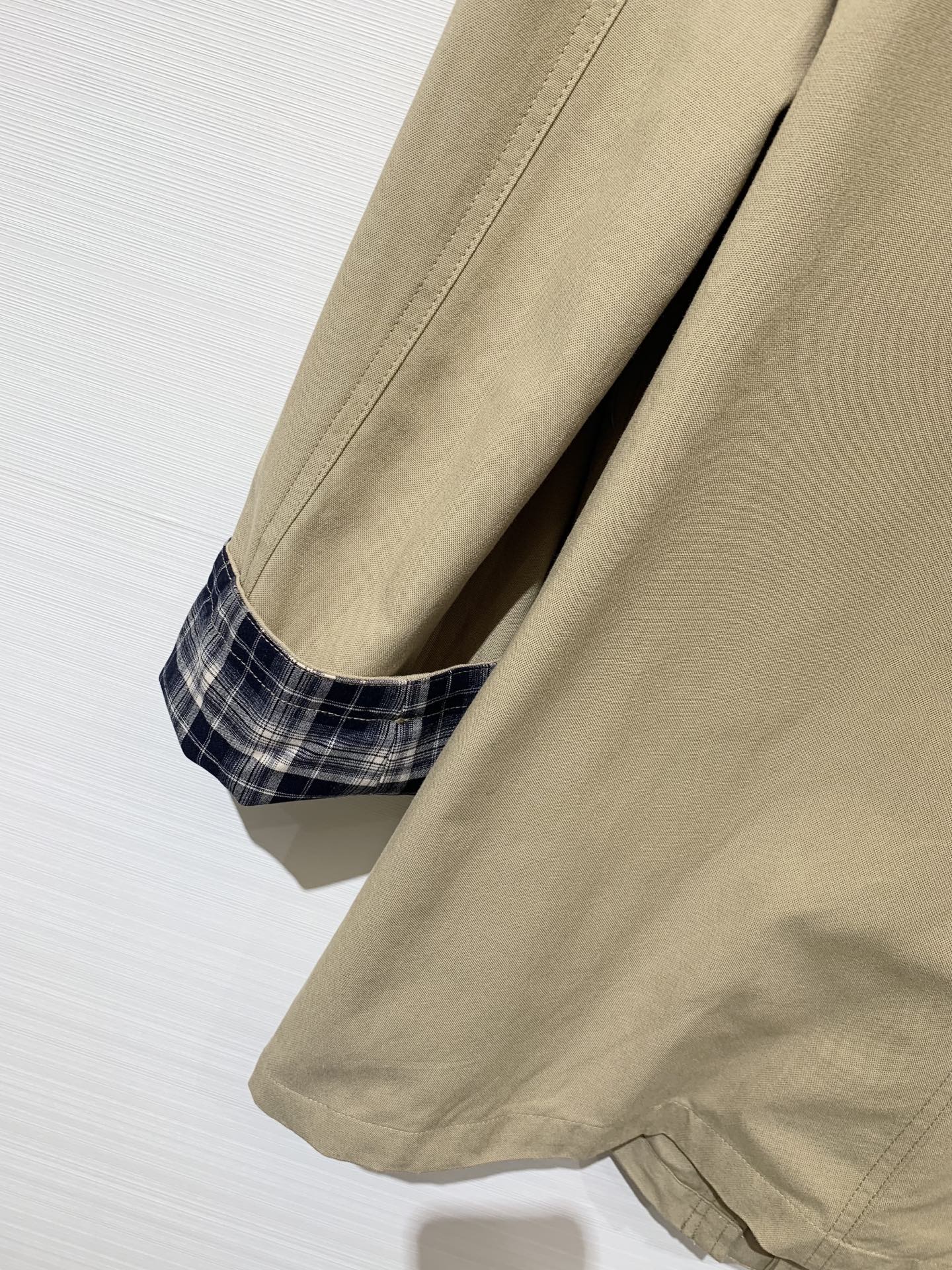 MIUMI* 25秋冬新款 撞色格纹风衣外套 单排扣➕里衬设计 手袖采用今年MIU最新格纹配色元素撞色工