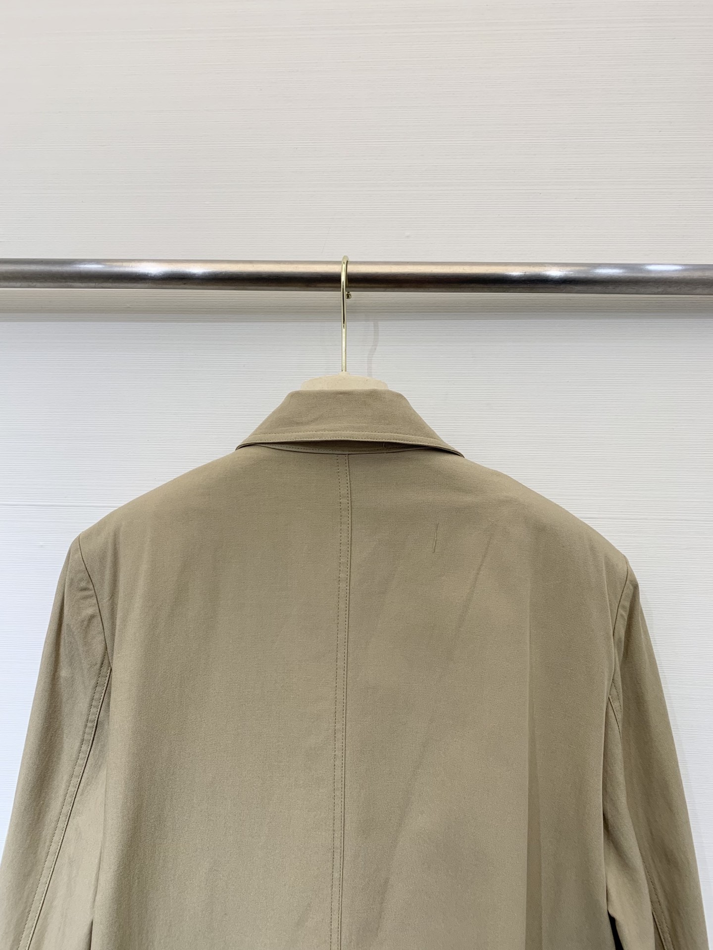 MIUMI* 25秋冬新款 撞色格纹风衣外套 单排扣➕里衬设计 手袖采用今年MIU最新格纹配色元素撞色工