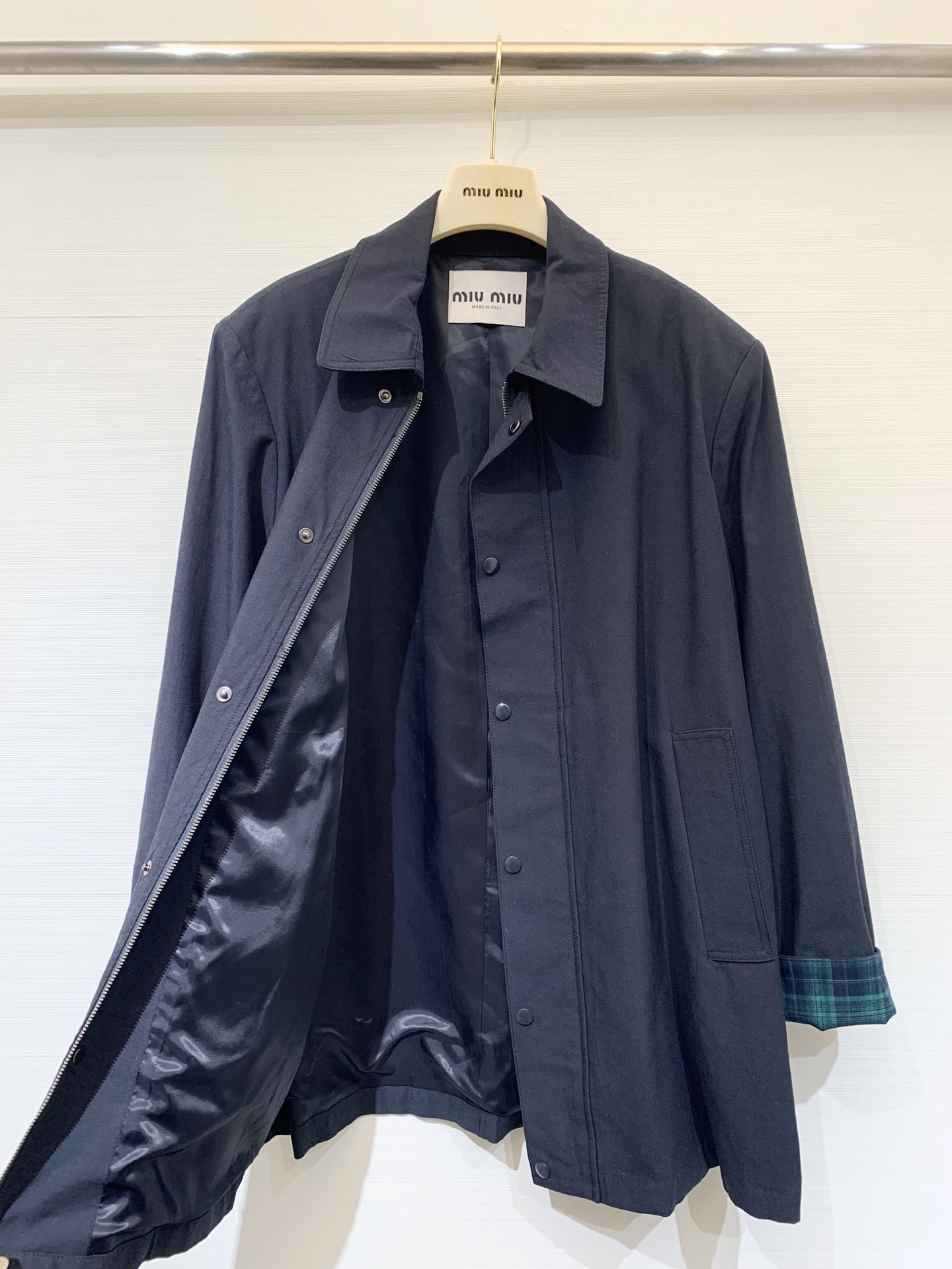 MIUMI* 25秋冬新款 撞色格纹风衣外套 单排扣➕里衬设计 手袖采用今年MIU最新格纹配色元素撞色工