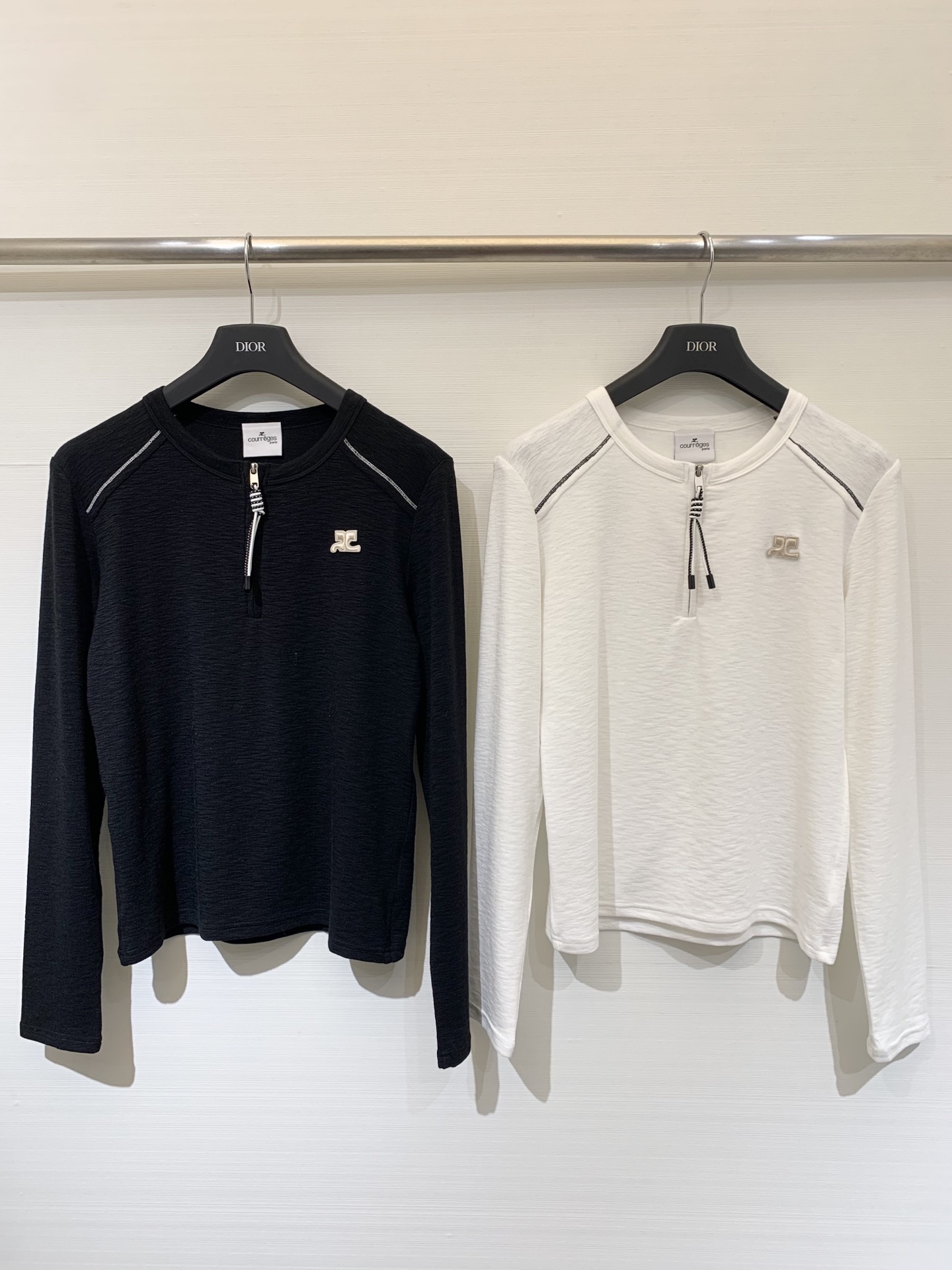Courreges 25早秋新款 明线拼接半拉链长袖T恤 🉑当打底衫 早秋叠搭也很棒 经典简约单品 两色