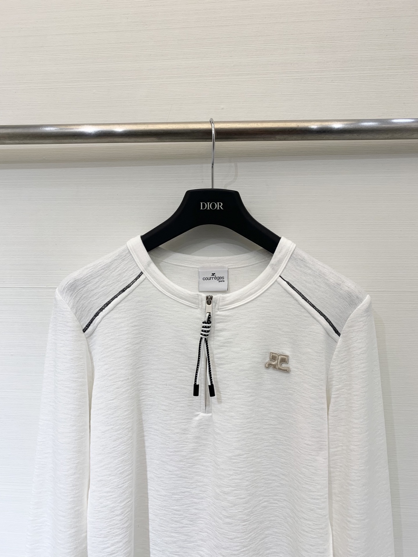 Courreges 25早秋新款 明线拼接半拉链长袖T恤 🉑当打底衫 早秋叠搭也很棒 经典简约单品 两色