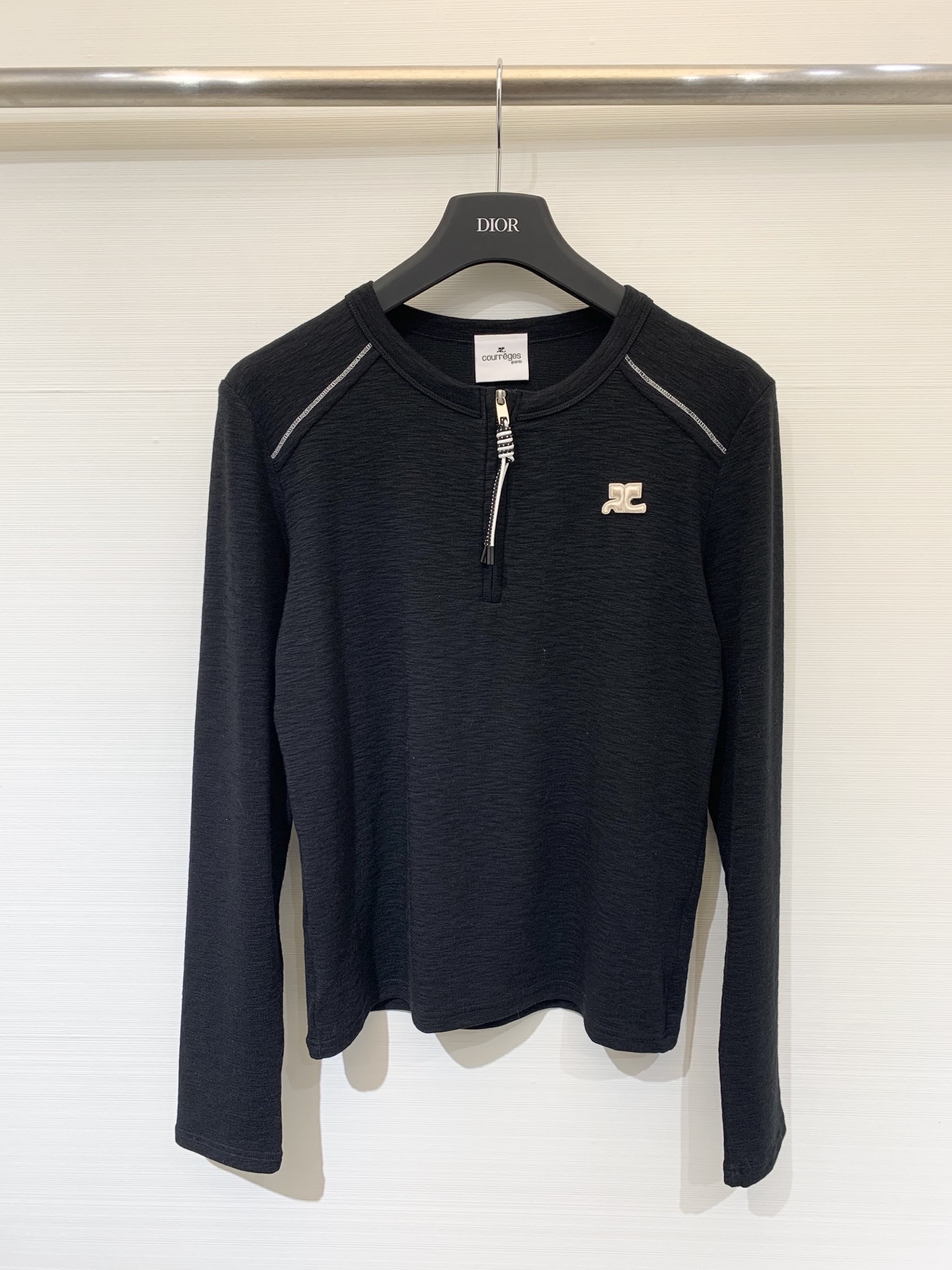 NO:489555,Courreges 25 early autumn new style, bright thread splicing half-zipper long-sleeved T-shirt as base shirt, early autumn stacking is also great, classic simple items, two-color sml, tees, t-shirt, alexander wang19860909Courreges 25早秋新款 明线拼接半拉链长袖T恤 当打底衫 早秋叠搭也很棒 经典简约单品 两色sml,,tees，t-shirt,alexander wang,Women's clothing