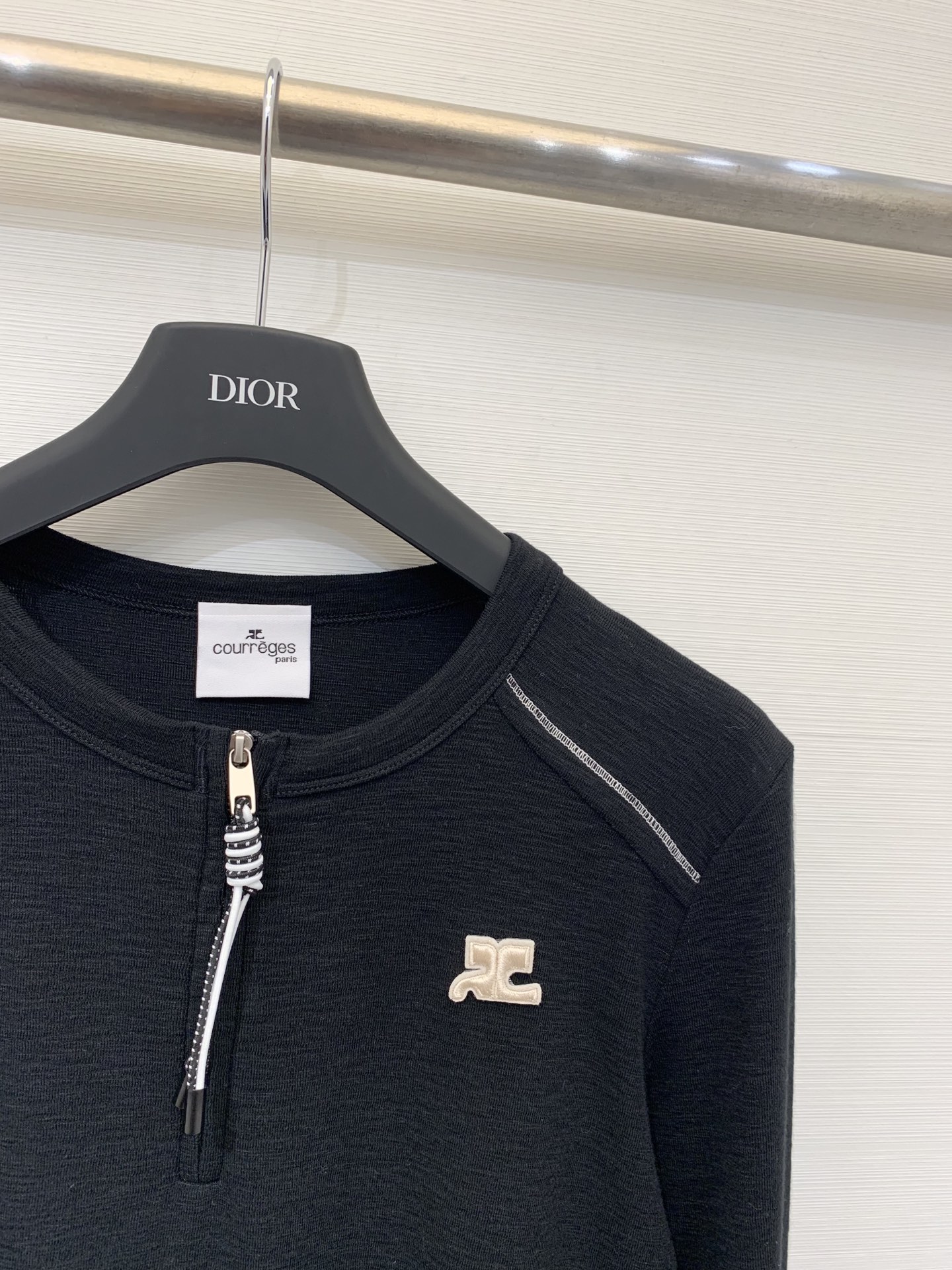 Courreges 25早秋新款 明线拼接半拉链长袖T恤 🉑当打底衫 早秋叠搭也很棒 经典简约单品 两色