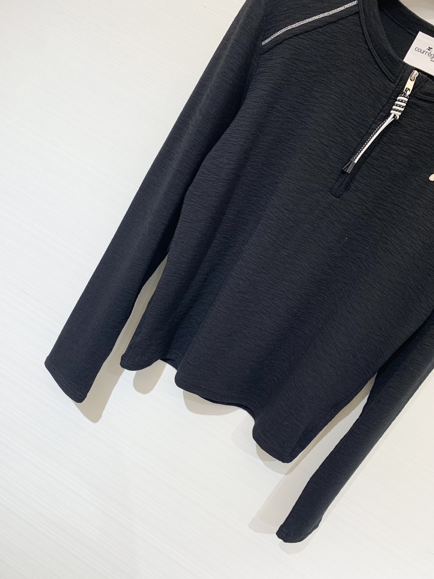 Courreges 25早秋新款 明线拼接半拉链长袖T恤 🉑当打底衫 早秋叠搭也很棒 经典简约单品 两色