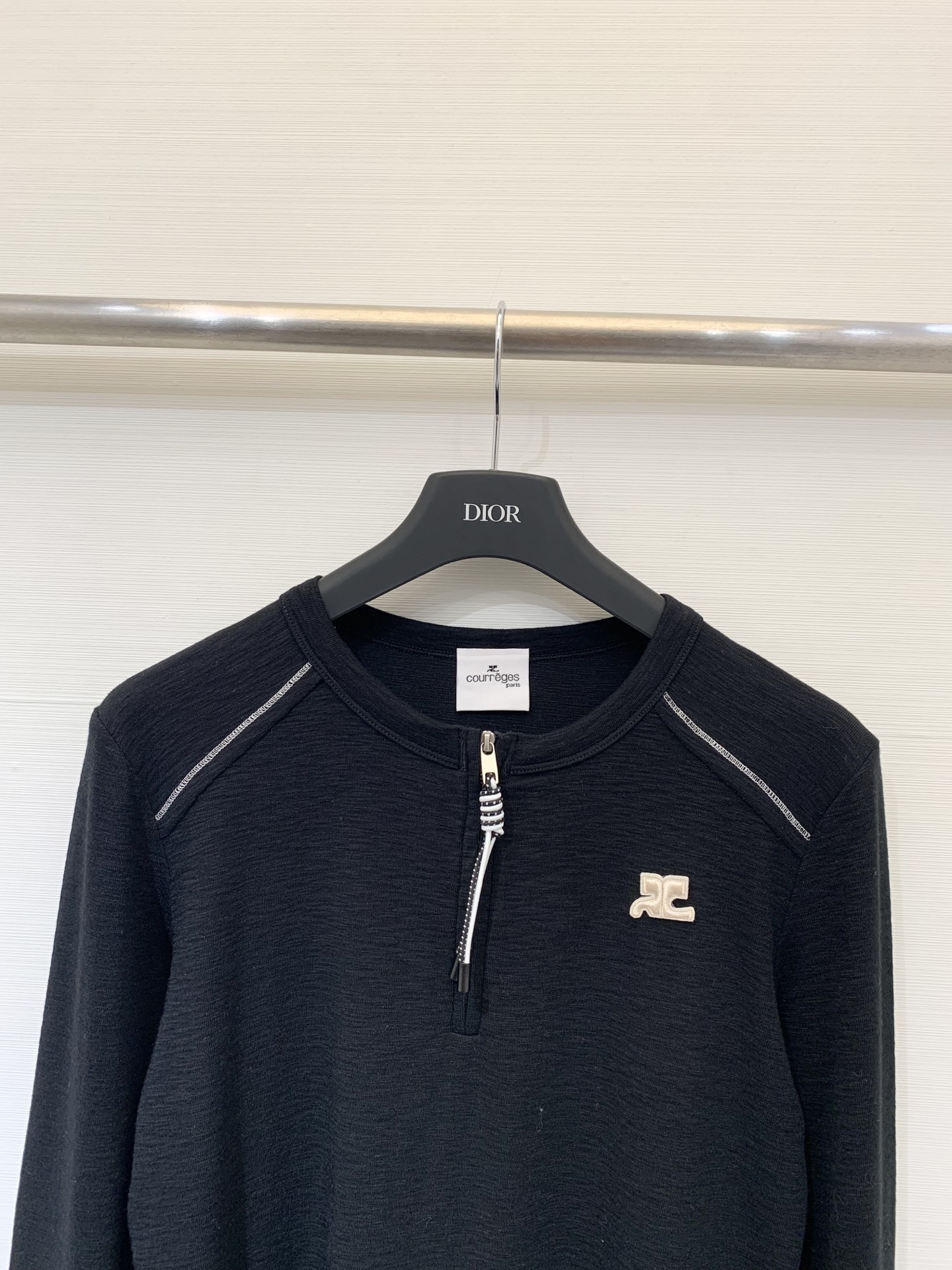 Courreges 25早秋新款 明线拼接半拉链长袖T恤 🉑当打底衫 早秋叠搭也很棒 经典简约单品 两色