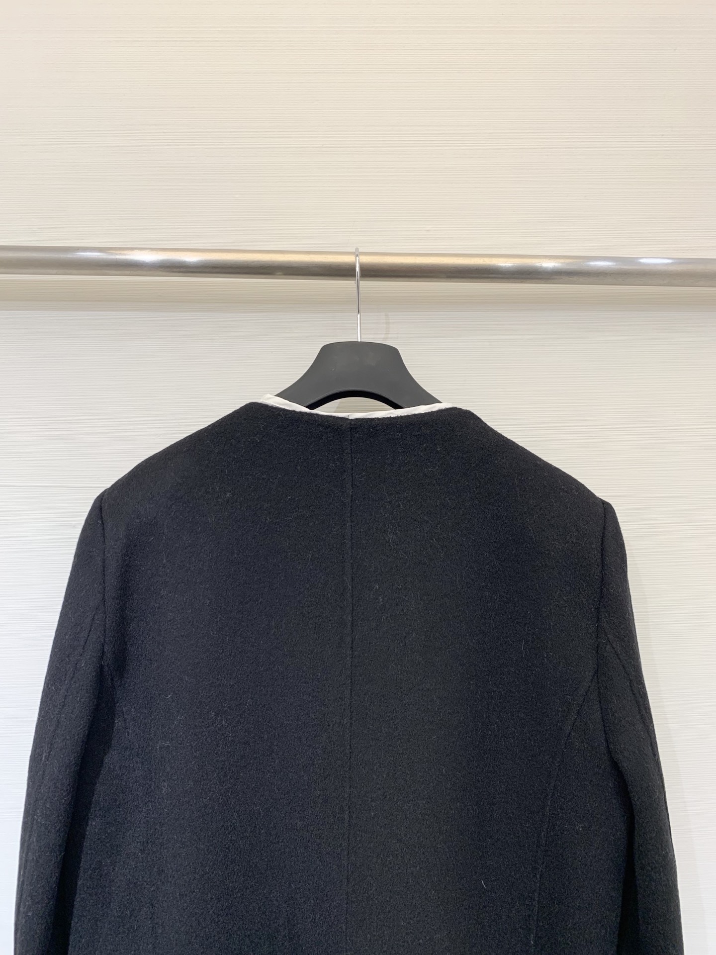 MM6 25秋冬新款 两件套双面羊绒无领外套 10%羊绒面料不用多说 上身保暖又舒适 配仿麻肌理感里衬罩