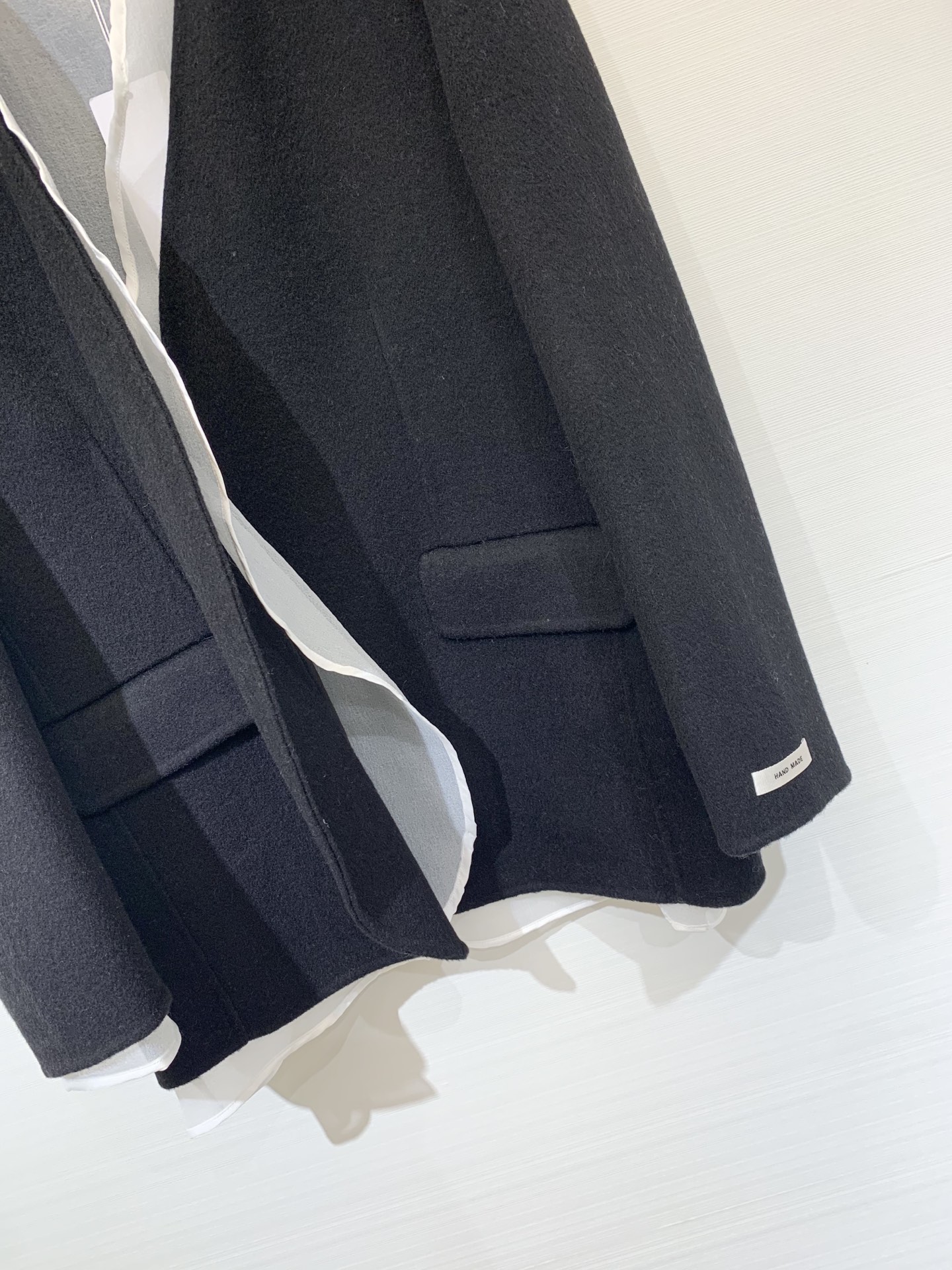 MM6 25秋冬新款 两件套双面羊绒无领外套 10%羊绒面料不用多说 上身保暖又舒适 配仿麻肌理感里衬罩