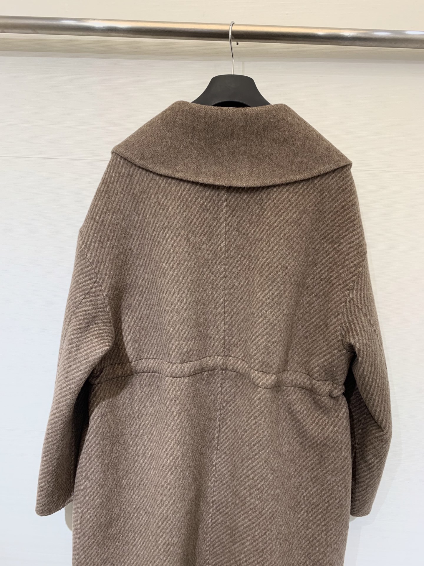 MM6 25秋冬🆕爆款 黑标系列 双色收腰羊绒大衣 10%羊绒的面料 超级丝滑柔软保暖 自带收腰腰绳设计