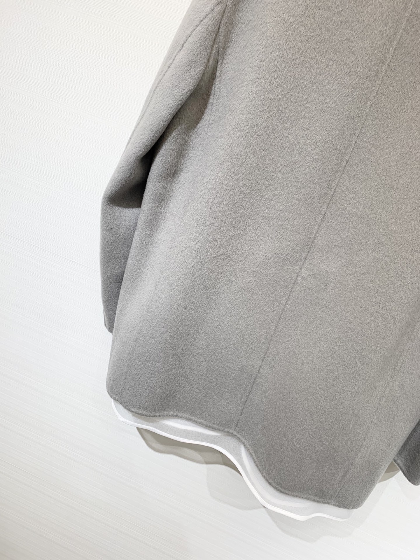 MM6 25秋冬新款 两件套双面羊绒无领外套 10%羊绒面料不用多说 上身保暖又舒适 配仿麻肌理感里衬罩