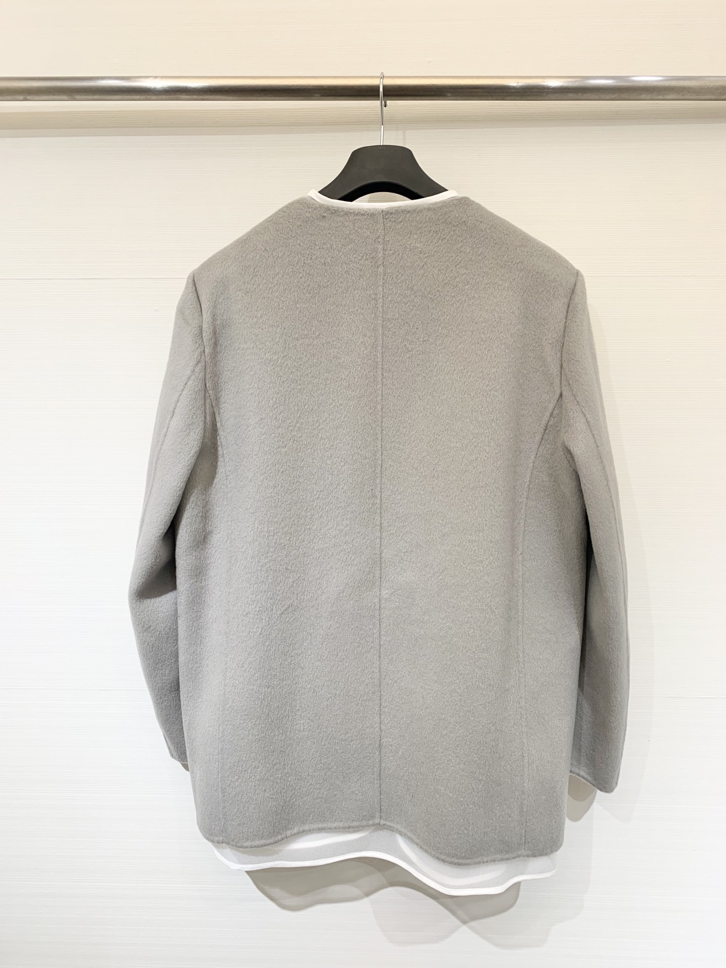 MM6 25秋冬新款 两件套双面羊绒无领外套 10%羊绒面料不用多说 上身保暖又舒适 配仿麻肌理感里衬罩