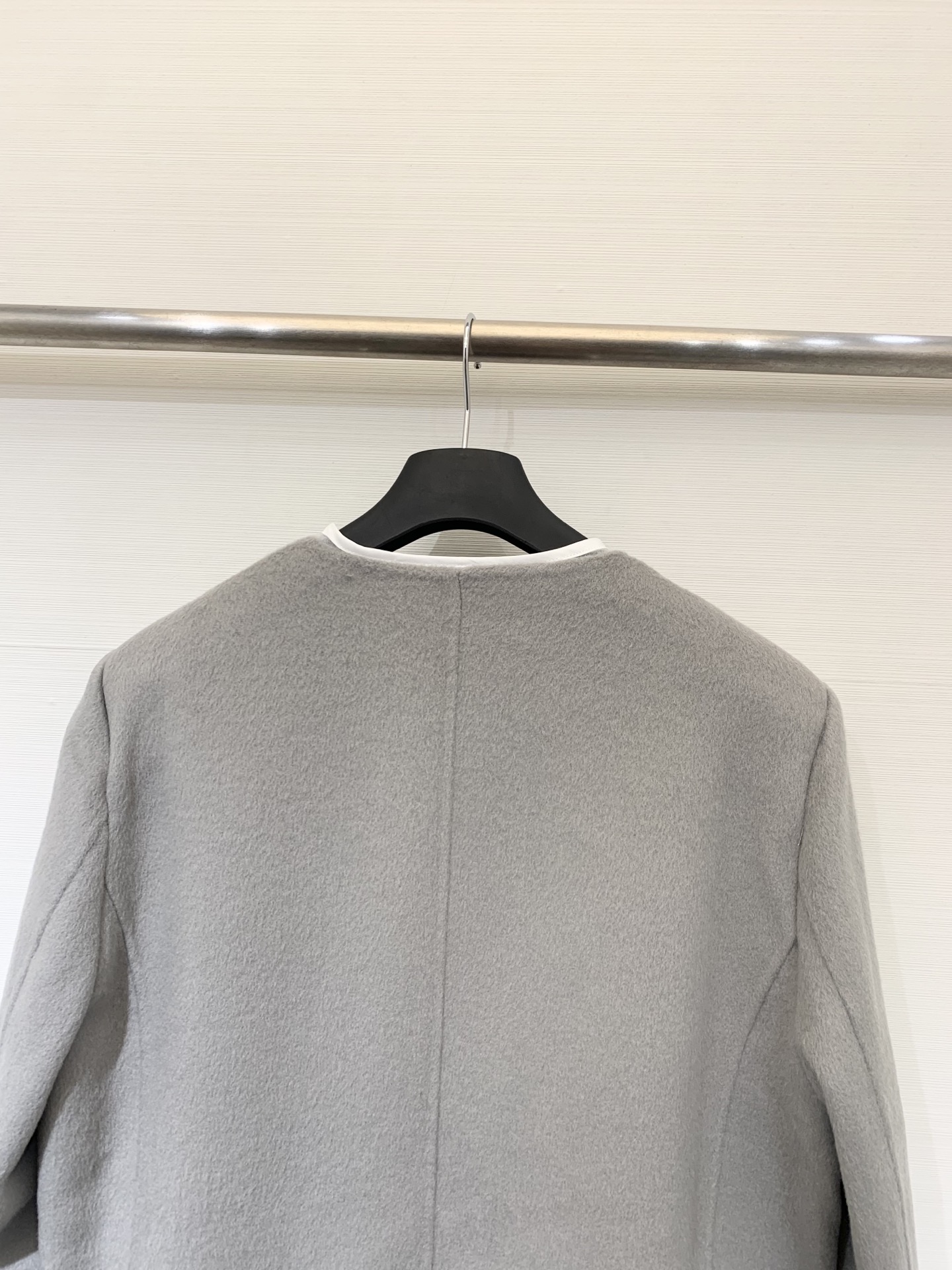 MM6 25秋冬新款 两件套双面羊绒无领外套 10%羊绒面料不用多说 上身保暖又舒适 配仿麻肌理感里衬罩