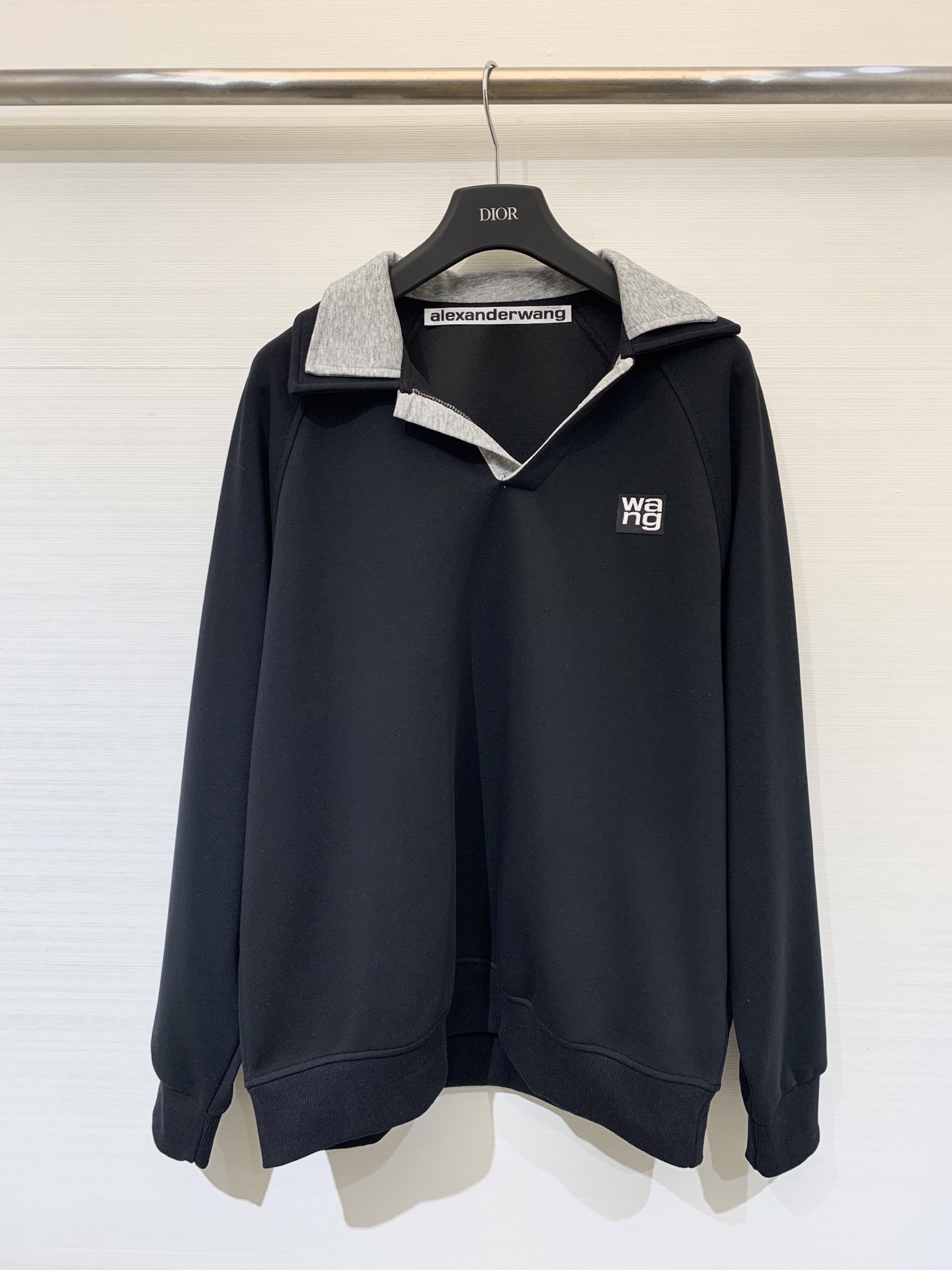 NO:494895,Alexanderwang 25 early autumn new style design contrasting double Polo collar sweatshirt with half-pull collar forming natural wrinkles to add layering loose style upper body lazy and casual color black gray yellow sm, hoodie, sweatshirts, alexander wang19860909Alexanderwang 25早秋新款 设计感撞色双Polo领卫衣 半拉领状态形成自然褶皱增添层次感 宽松版型 上身慵懒休闲 颜色黑色 灰色 黄色 码数sm,,hoodie,sweatshirts,alexander wang,Women's clothing
