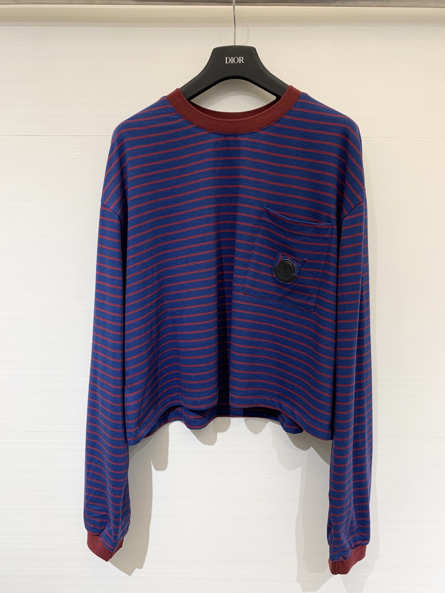 NO:494901,Moncler 25 early autumn new style ins blue and red stripes lazy long sleeves high-end and versatile contrasting base top, super atmosphere, loose and high-waisted style, whoever wears it will look slim, lazy and casual size sm, alexander wang19860909Moncler 25早秋新款 ins蓝红条纹慵懒长袖 高级感百搭撞色打底上衣 超有氛围感 宽松高腰版型 谁穿谁显瘦 慵懒休闲 码数sm,,alexander wang,Women's clothing