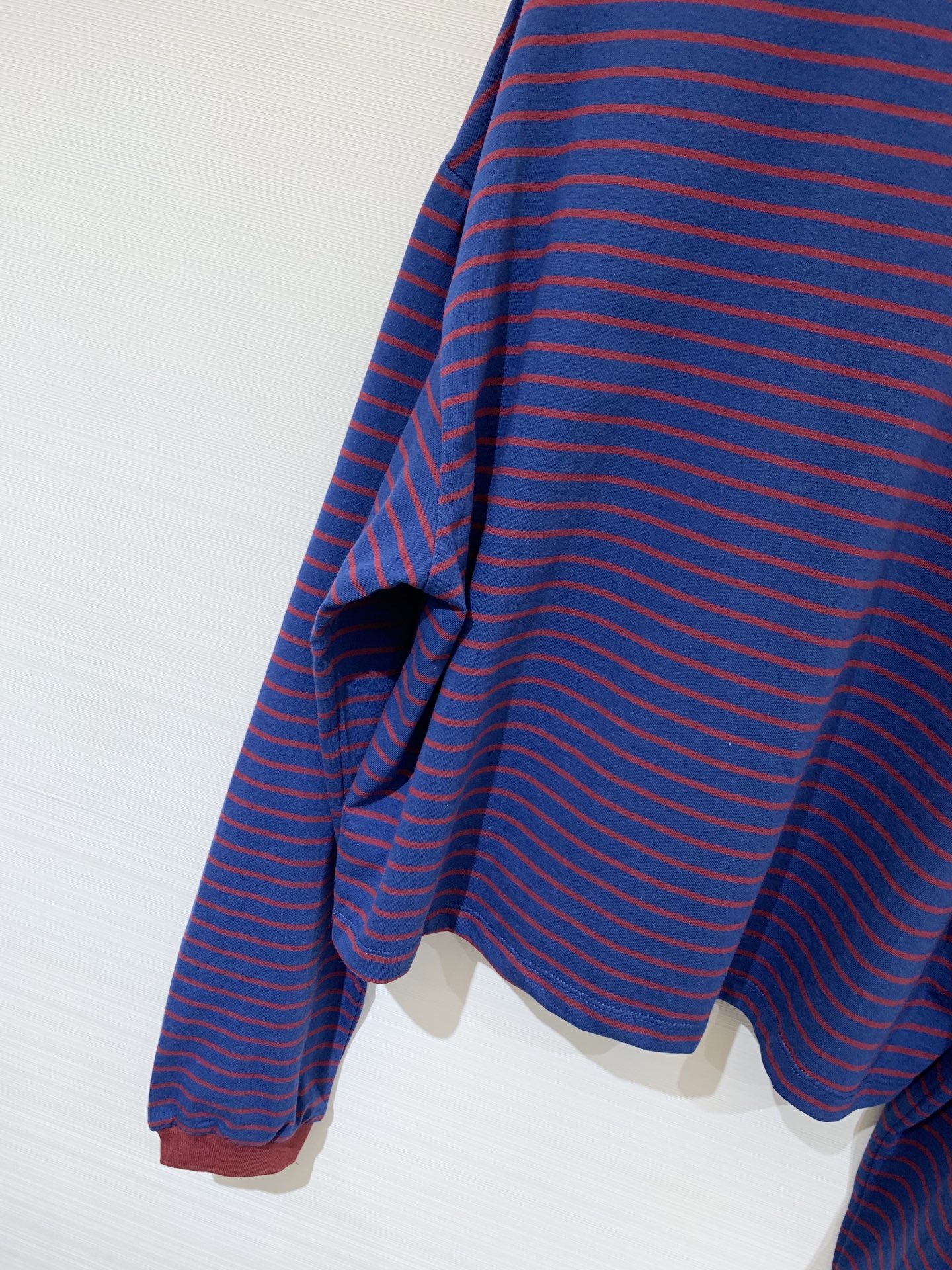 Moncler 25早秋新款 ins蓝红条纹慵懒长袖 高级感百搭撞色打底上衣 超有氛围感 宽松高腰版型 