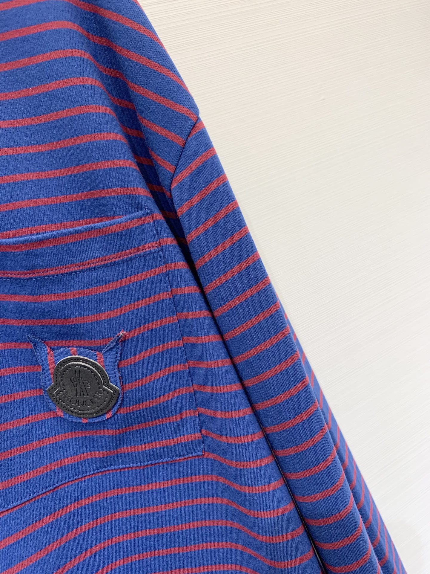 Moncler 25早秋新款 ins蓝红条纹慵懒长袖 高级感百搭撞色打底上衣 超有氛围感 宽松高腰版型 