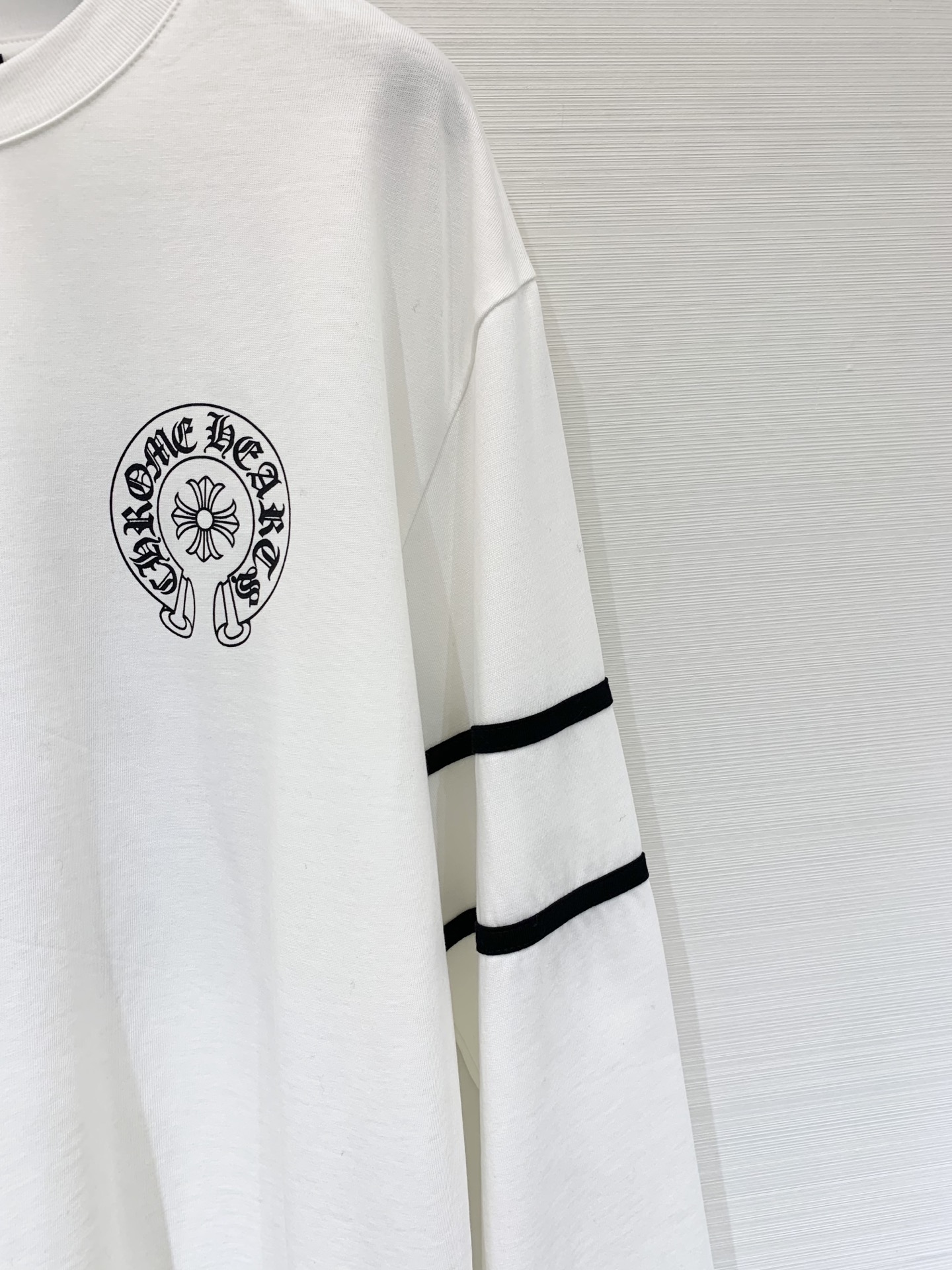 CH克罗心 25早秋新款 印花打底长袖T恤 手袖采用了双螺纹工艺 梵文和33号印花非常显眼 配色休闲 宽