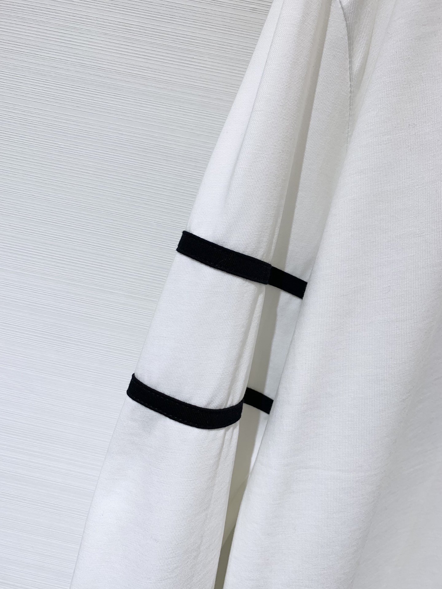 CH克罗心 25早秋新款 印花打底长袖T恤 手袖采用了双螺纹工艺 梵文和33号印花非常显眼 配色休闲 宽