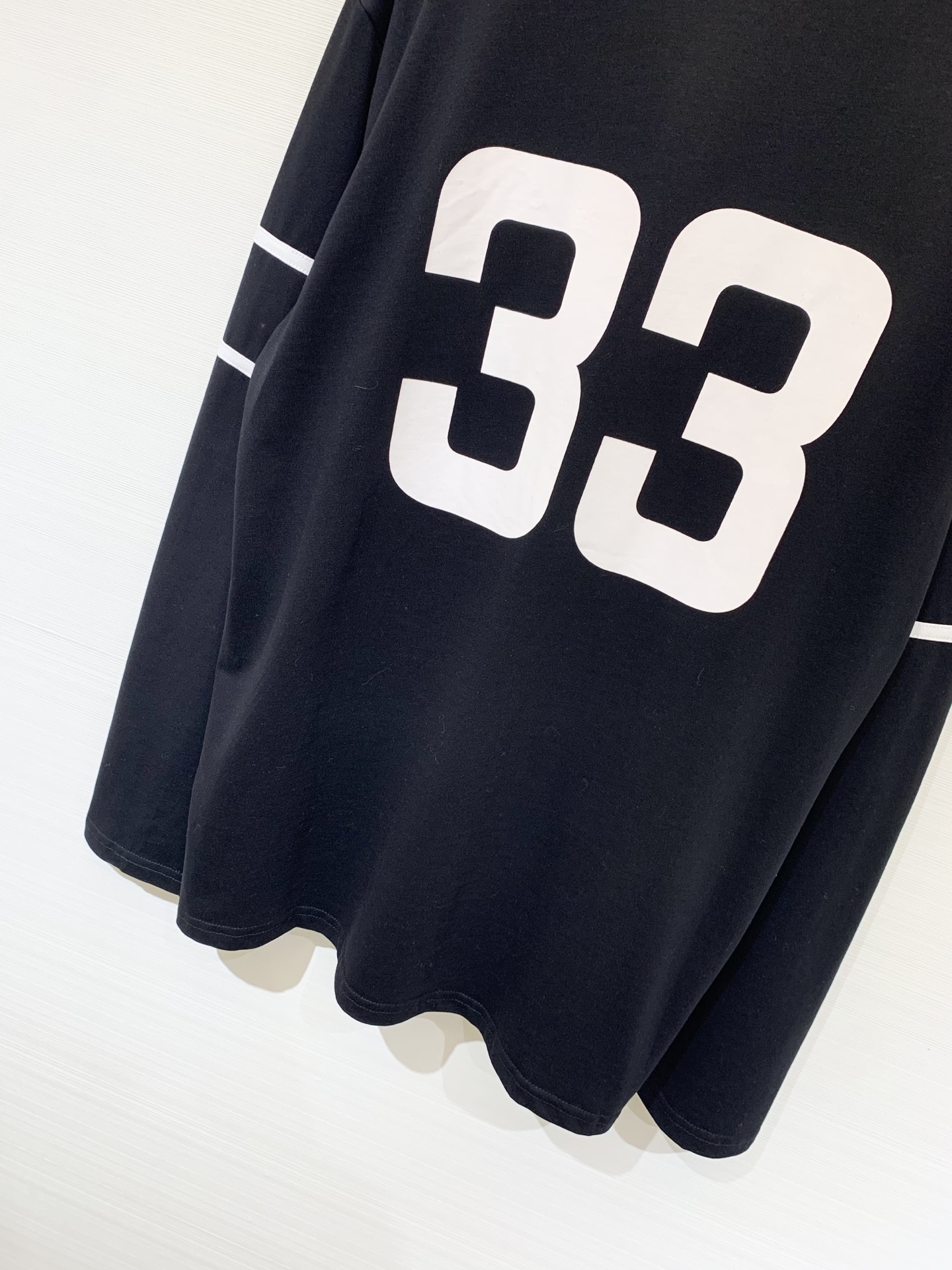 CH克罗心 25早秋新款 印花打底长袖T恤 手袖采用了双螺纹工艺 梵文和33号印花非常显眼 配色休闲 宽