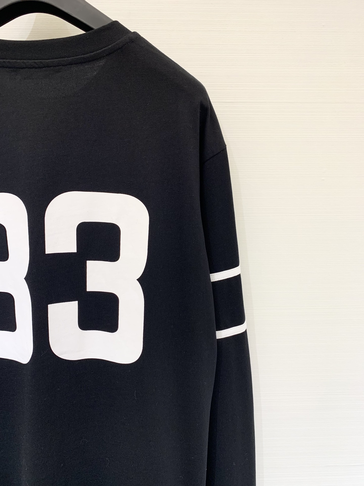 CH克罗心 25早秋新款 印花打底长袖T恤 手袖采用了双螺纹工艺 梵文和33号印花非常显眼 配色休闲 宽