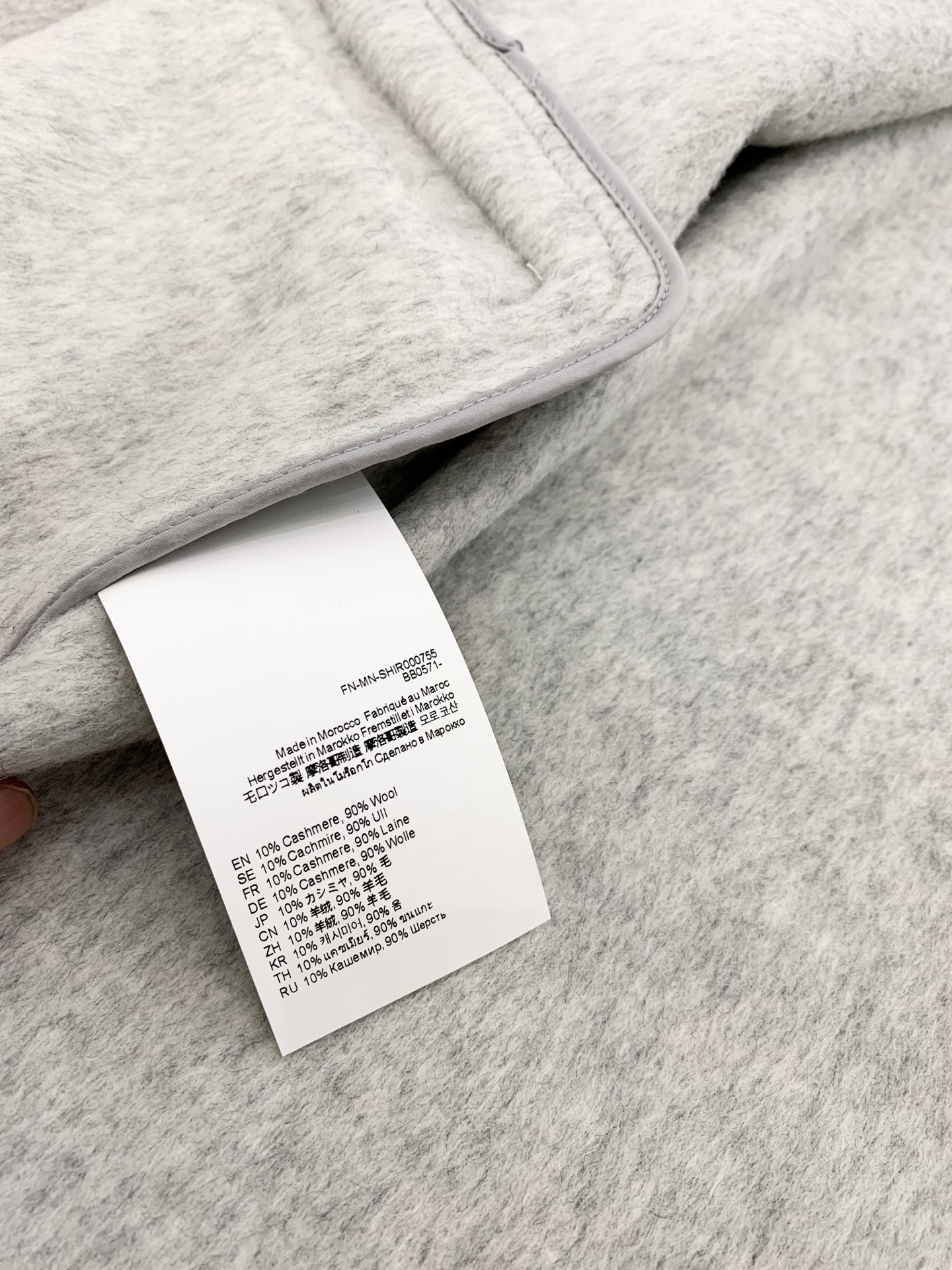 MIUMI* 🖤🤍25秋冬新款 单排一粒扣双面羊绒西服外套 选用10%羊绒90%羊毛混纺面料 经典格纹拼