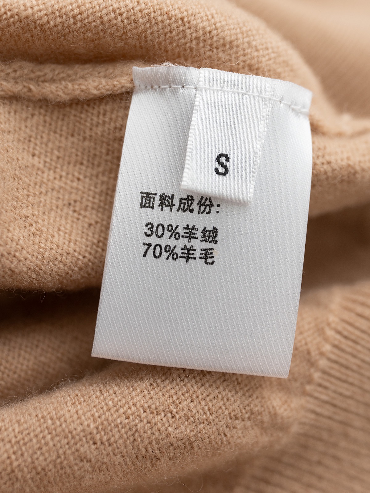 BC 25秋冬新款 双层V领纽扣羊绒针织长袖 单边织法 双层V领设计 宽松版型落肩袖 羊绒羊毛混纺纱线 