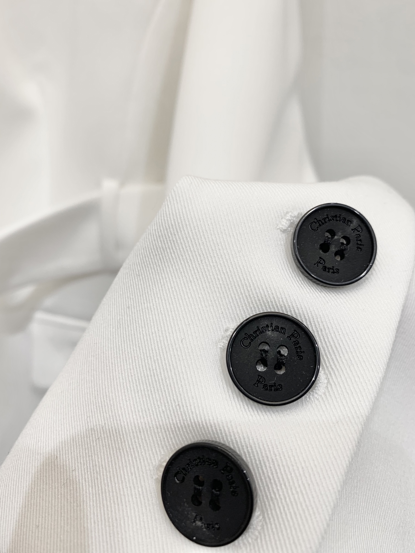 Dior 25秋冬新款 斜扣腰带收腰西服外套 这款 Marlène 优雅的经典单品 采用99%绵羊毛➕1