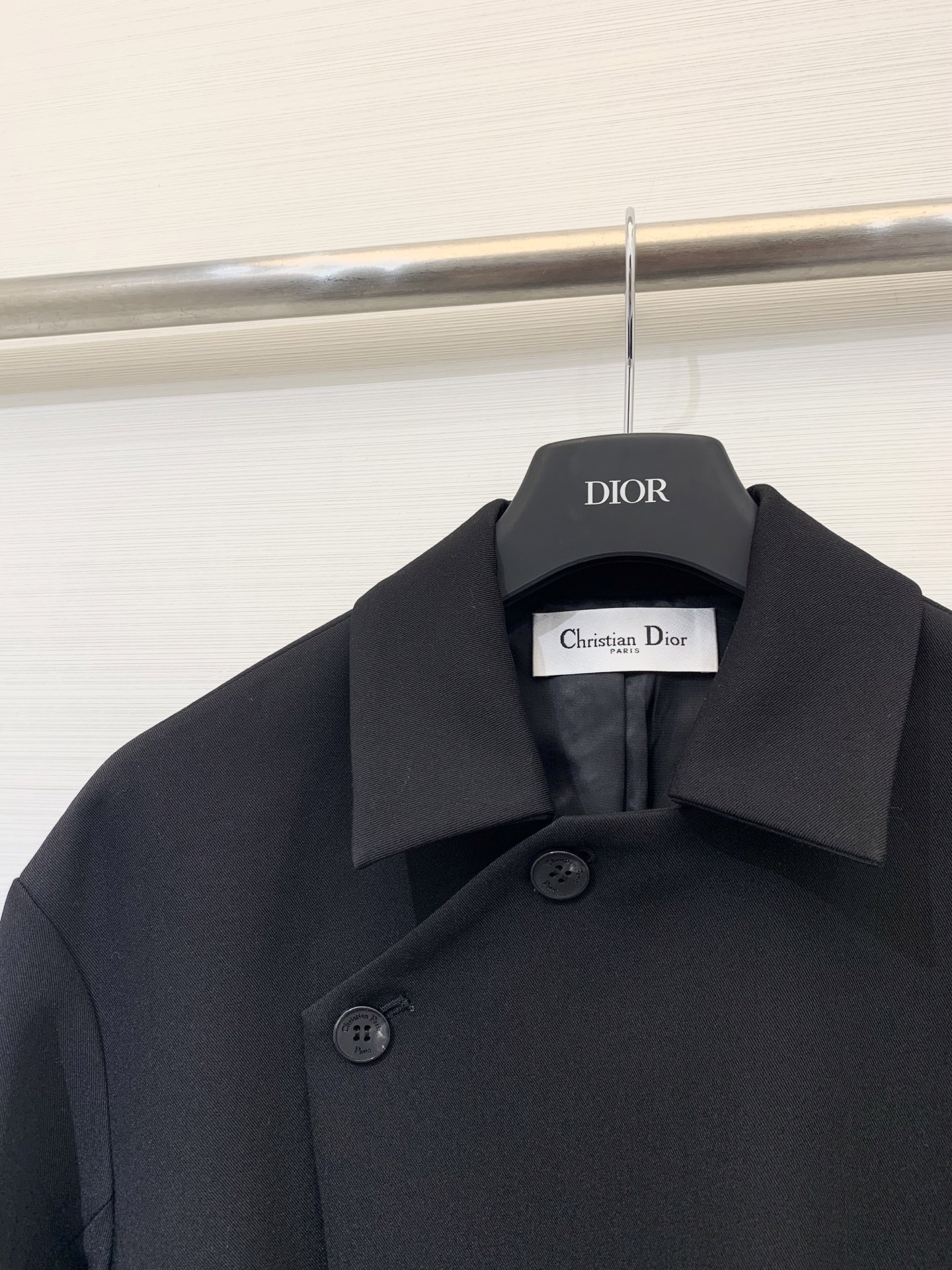 Dior 25秋冬新款 斜扣腰带收腰西服外套 这款 Marlène 优雅的经典单品 采用99%绵羊毛➕1