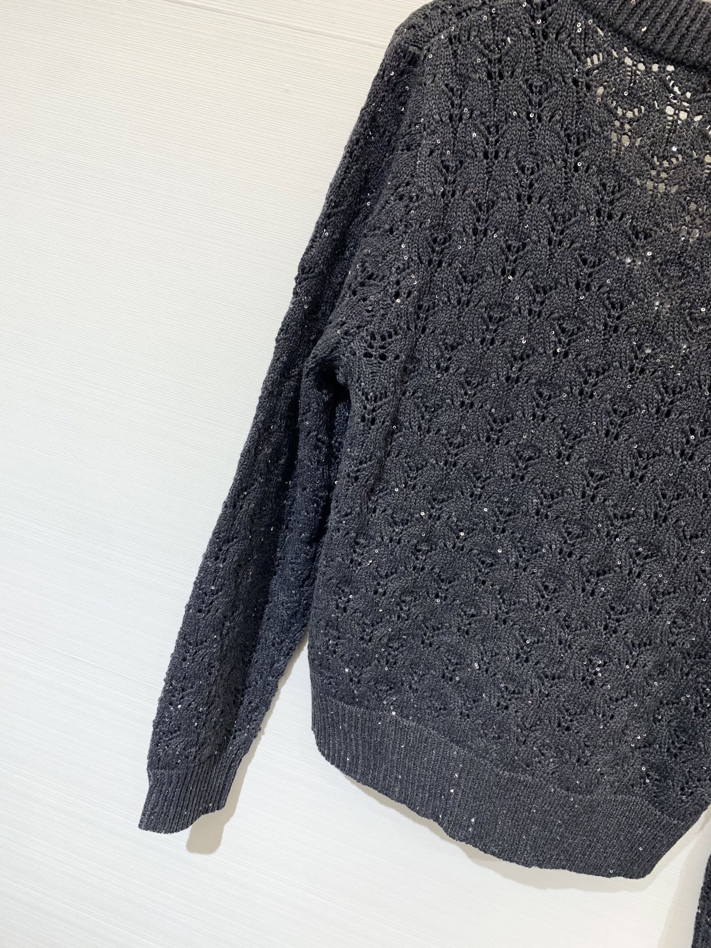 BC 25早秋新款 珠片镂空V领针织长袖 两色sml