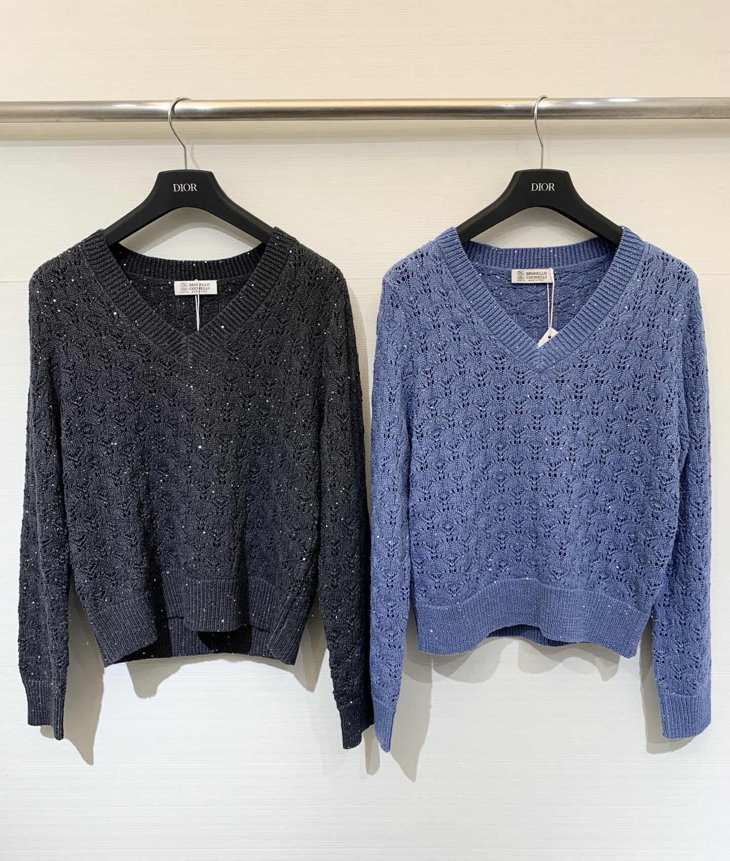NO:494897,BC 25 early autumn new style beaded hollow V-neck knitted long sleeves two-color sml, alexander wang19860909BC 25早秋新款 珠片镂空V领针织长袖 两色sml,,alexander wang,Women's clothing