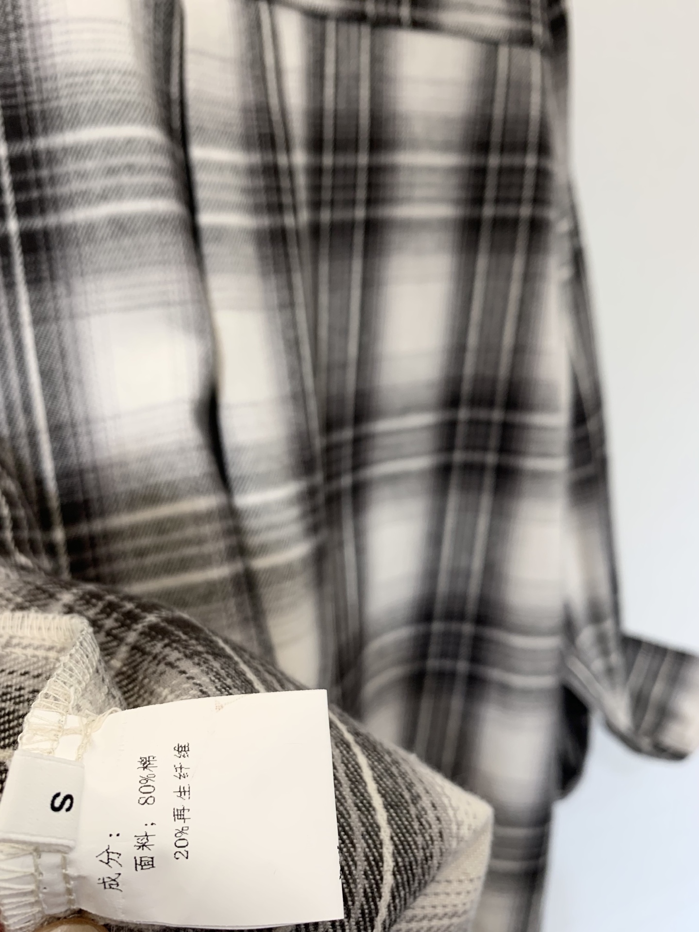 IsabelMarant 25早秋新款 百搭薄呢格子袖口撞色衬衫 采用80%棉20% 再生纤维 这款衬衣