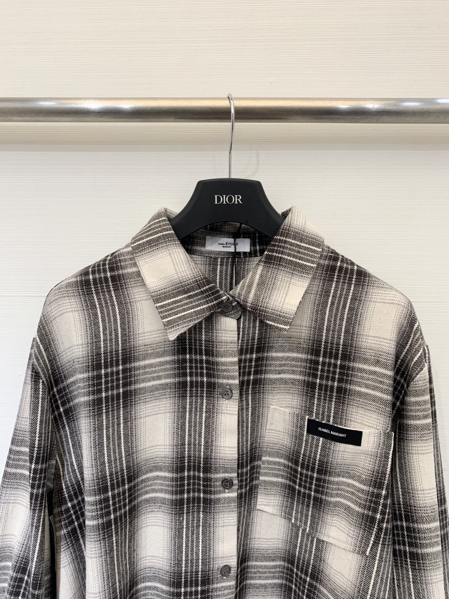 IsabelMarant 25早秋新款 百搭薄呢格子袖口撞色衬衫 采用80%棉20% 再生纤维 这款衬衣