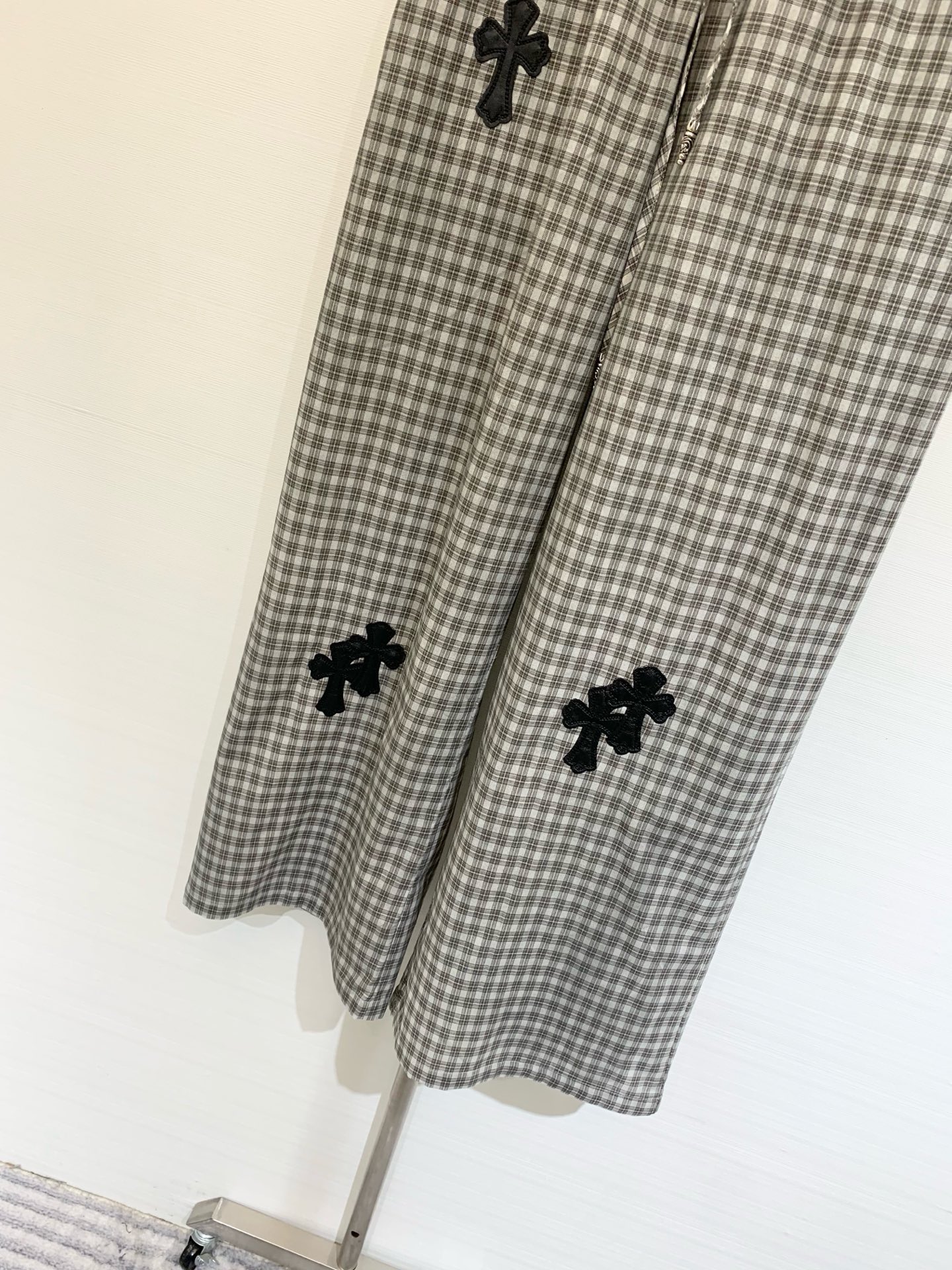 𝐂𝐇克罗心 𝟐𝟓𝐬𝐬 格子刺绣十字标休闲长裤 宽松直筒版型 男女同款𝐬𝐦𝐥