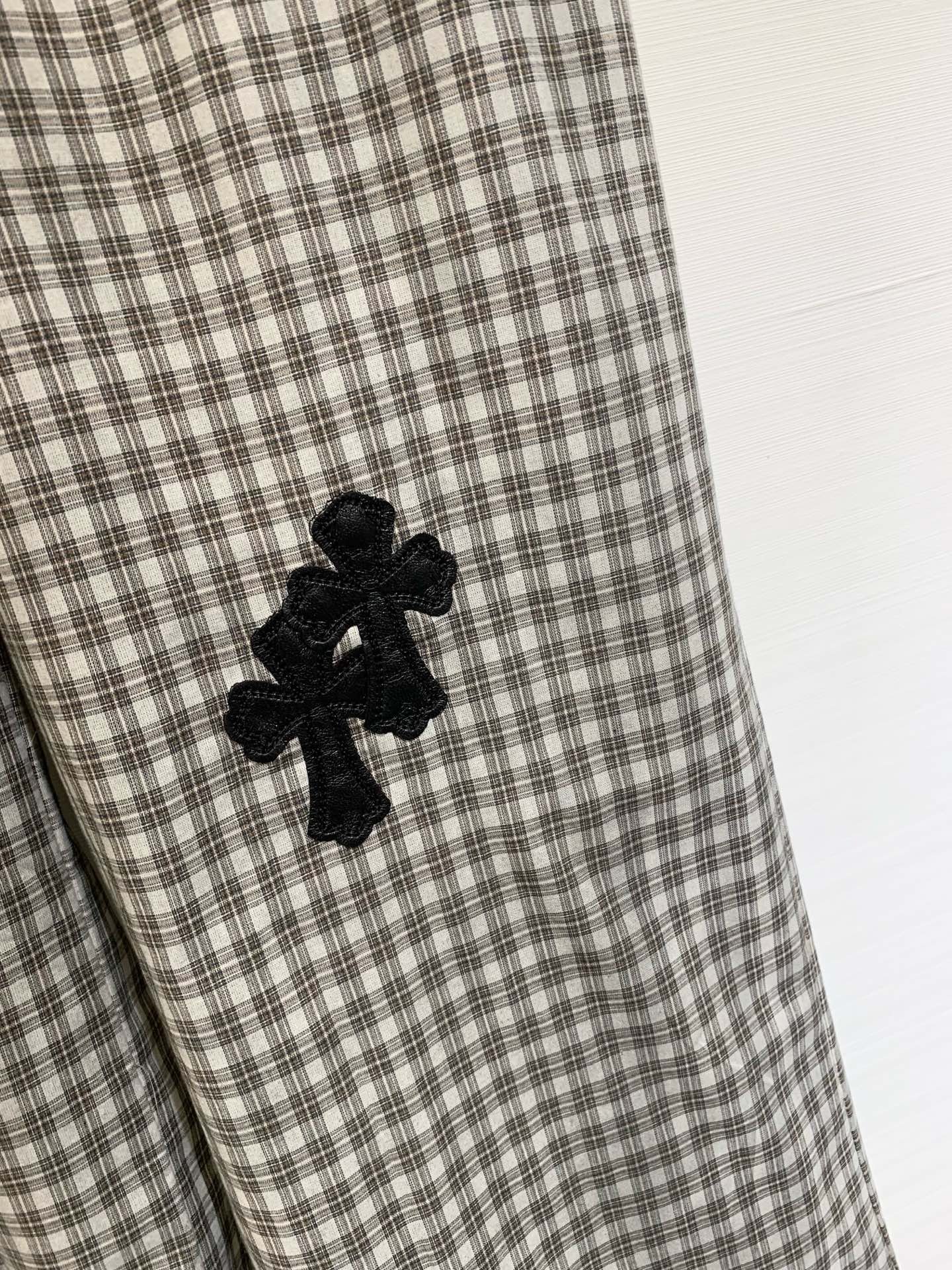 𝐂𝐇克罗心 𝟐𝟓𝐬𝐬 格子刺绣十字标休闲长裤 宽松直筒版型 男女同款𝐬𝐦𝐥