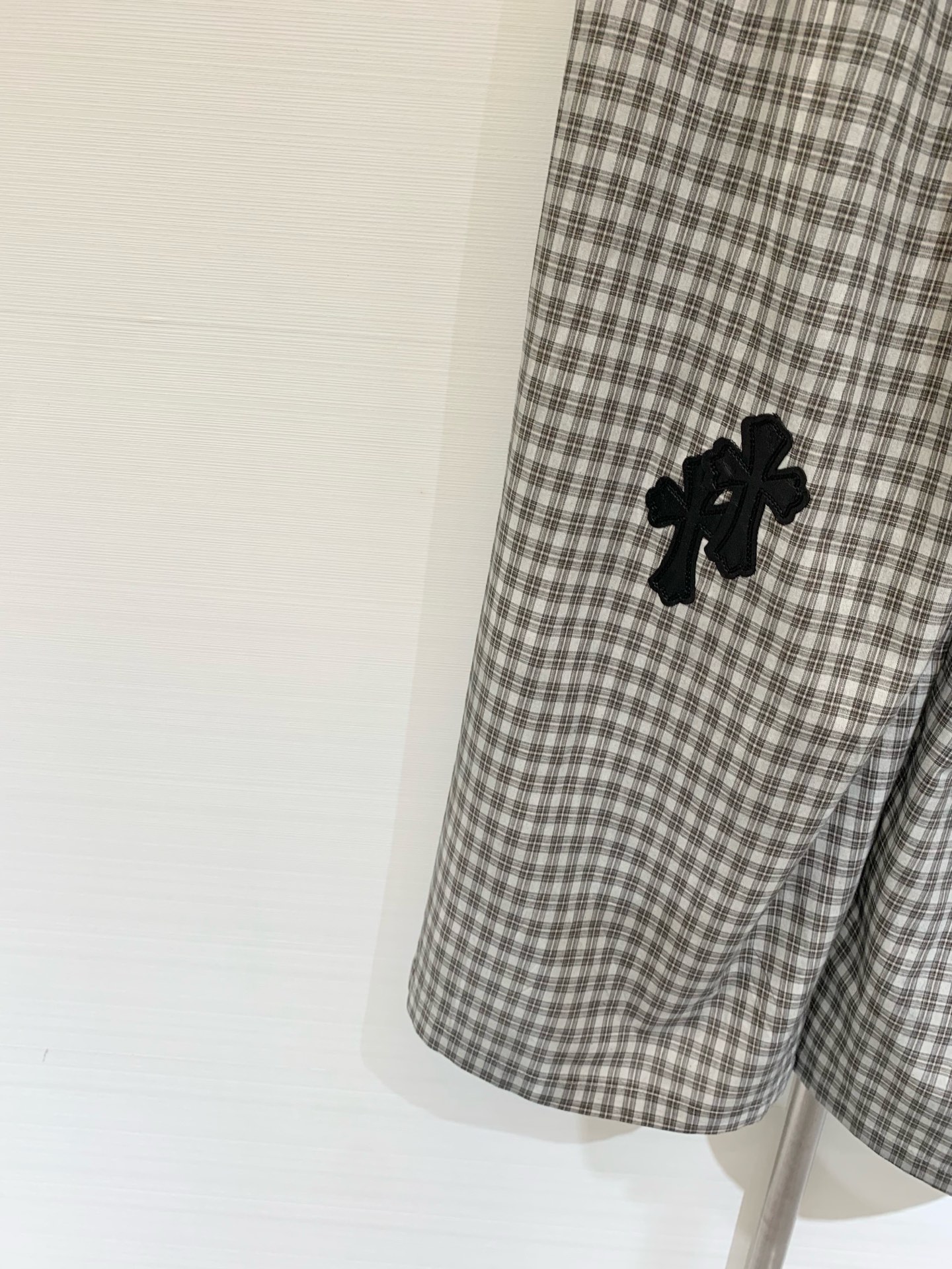 𝐂𝐇克罗心 𝟐𝟓𝐬𝐬 格子刺绣十字标休闲长裤 宽松直筒版型 男女同款𝐬𝐦𝐥