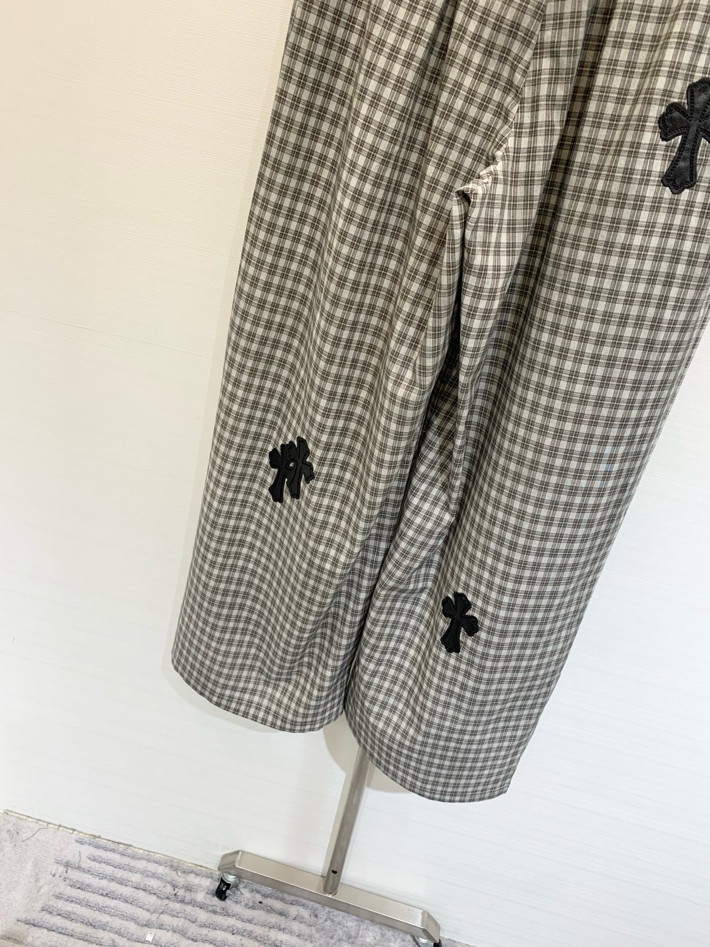 𝐂𝐇克罗心 𝟐𝟓𝐬𝐬 格子刺绣十字标休闲长裤 宽松直筒版型 男女同款𝐬𝐦𝐥