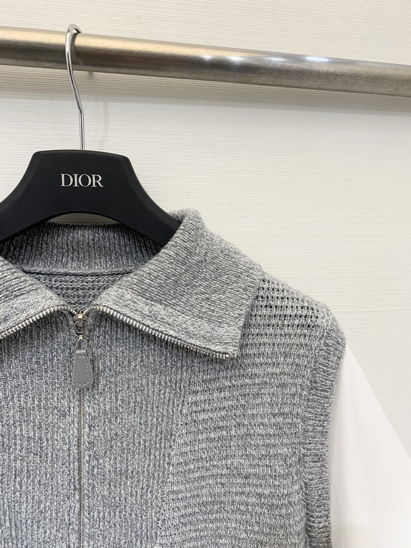 Marni 25早秋新款 假两件半拉毛织短袖 羊毛混纺面料 半拉。olo领设计 假两件短袖叠搭穿法 下摆