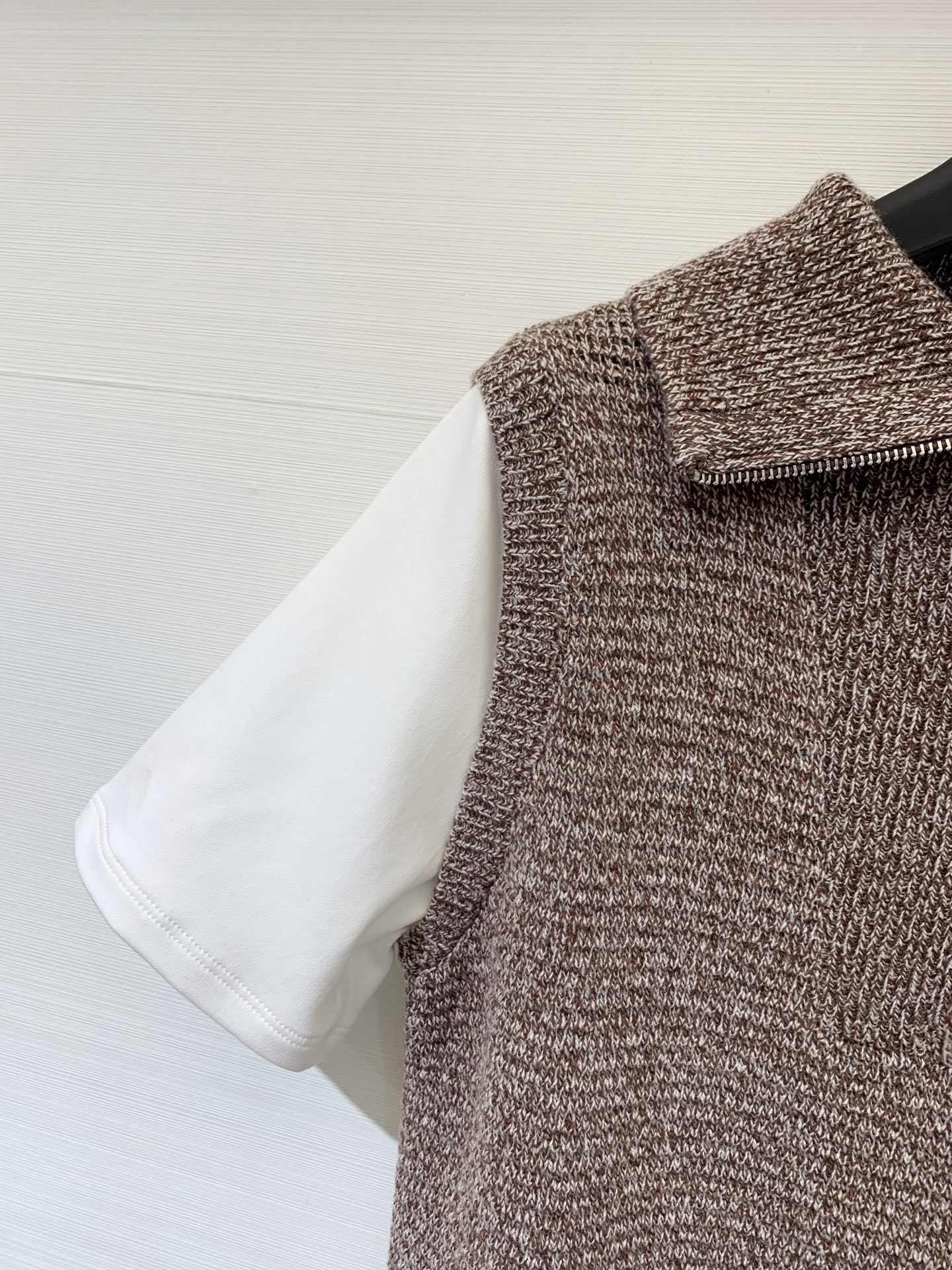 Marni 25早秋新款 假两件半拉毛织短袖 羊毛混纺面料 半拉。olo领设计 假两件短袖叠搭穿法 下摆