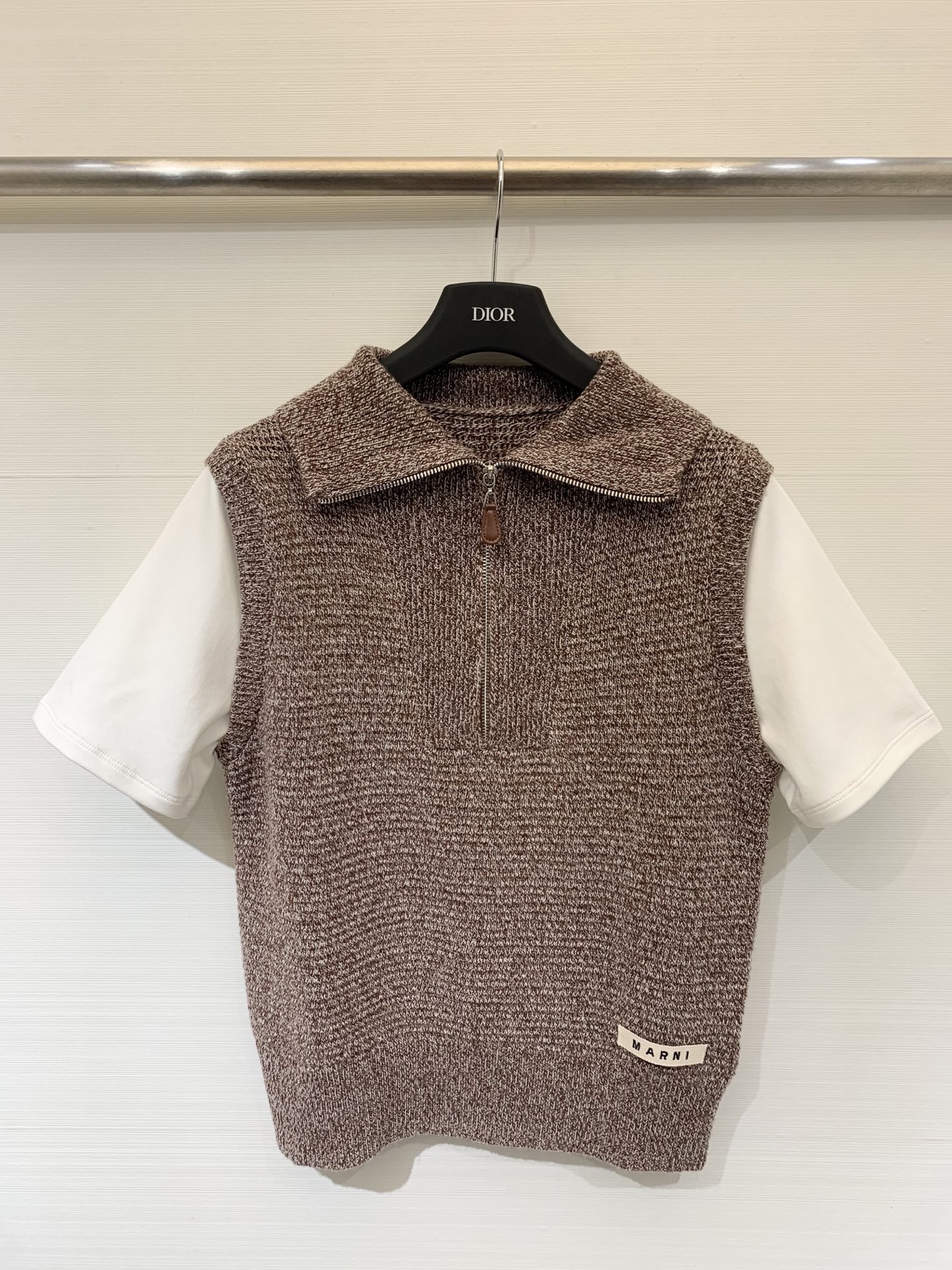 Marni 25早秋新款 假两件半拉毛织短袖 羊毛混纺面料 半拉。olo领设计 假两件短袖叠搭穿法 下摆