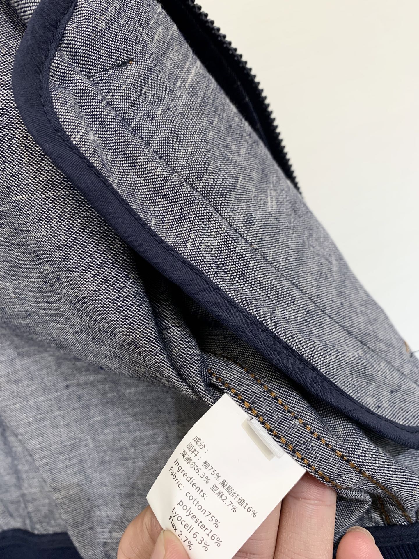 BC 25秋冬新款 闪亮拉片装饰牛仔飞行员夹克 定制牛仔效果斜纹面料 这款纯棉斜纹面料外观与传统牛仔布十