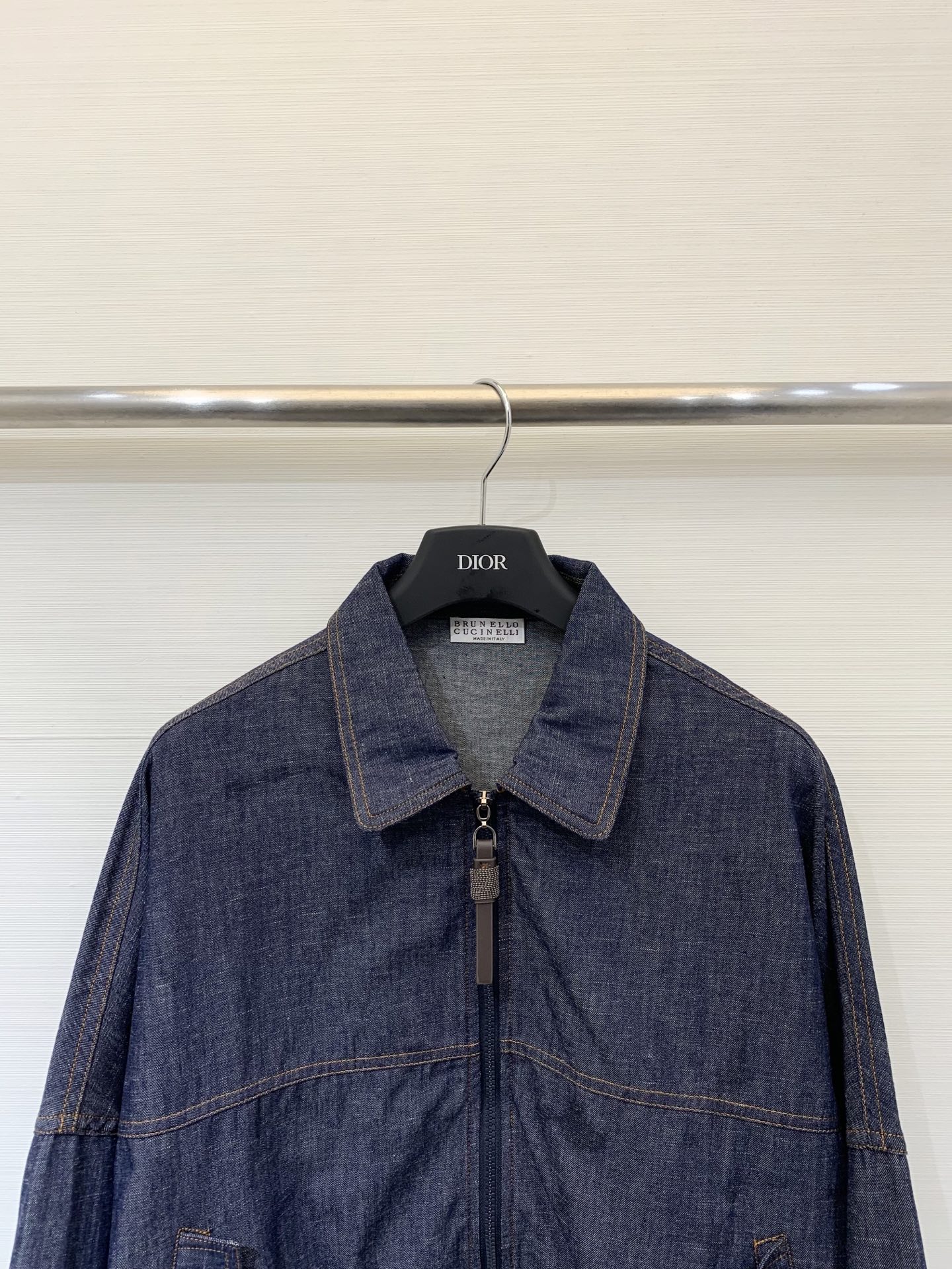 BC 25秋冬新款 闪亮拉片装饰牛仔飞行员夹克 定制牛仔效果斜纹面料 这款纯棉斜纹面料外观与传统牛仔布十