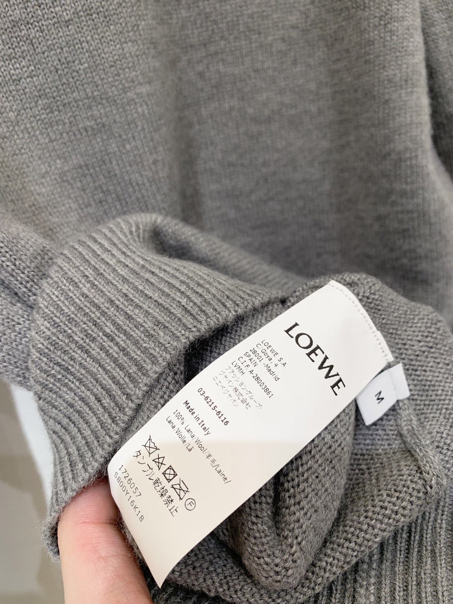 Loewe 25早秋新款 字母刺绣圆领针织长袖 定制100%羊毛材质 软糯有质感 高级大气 白色 灰色 
