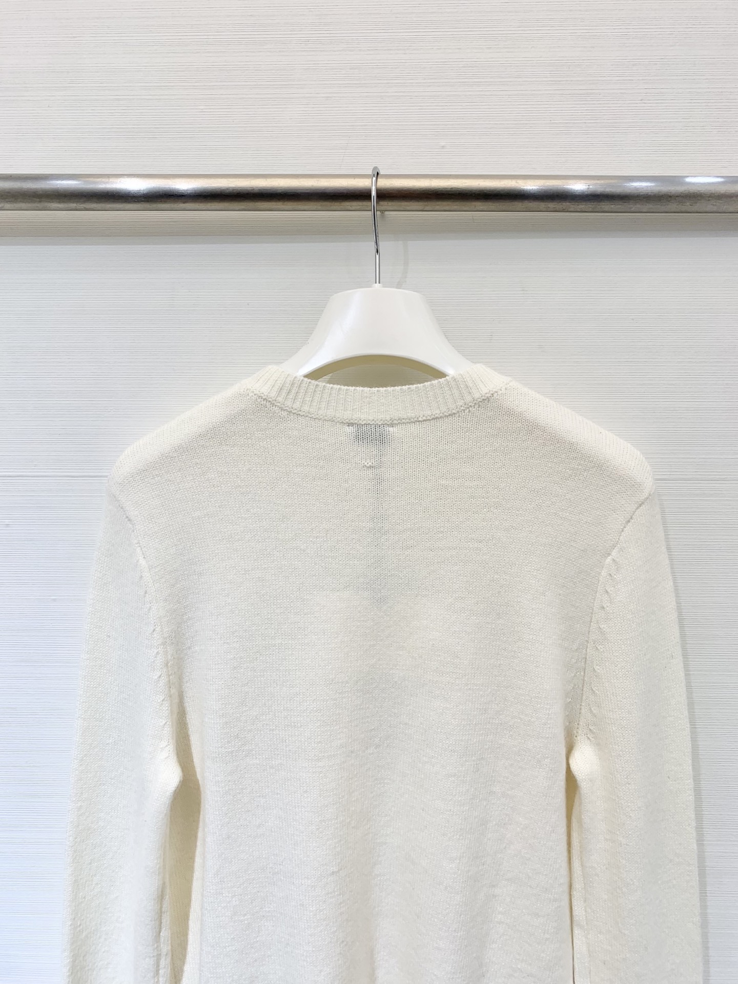 Loewe 25早秋新款 字母刺绣圆领针织长袖 定制100%羊毛材质 软糯有质感 高级大气 白色 灰色 