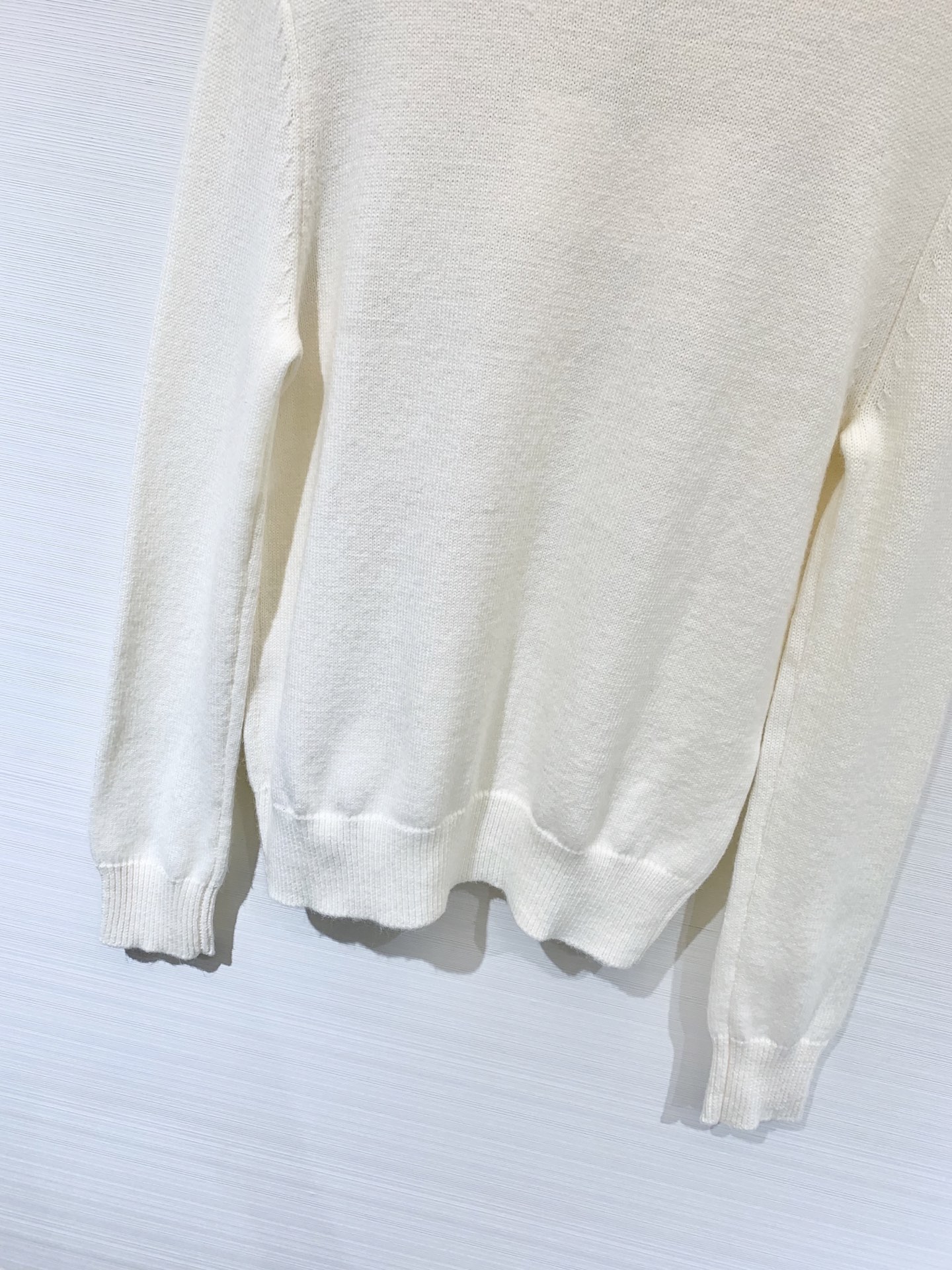 Loewe 25早秋新款 字母刺绣圆领针织长袖 定制100%羊毛材质 软糯有质感 高级大气 白色 灰色 