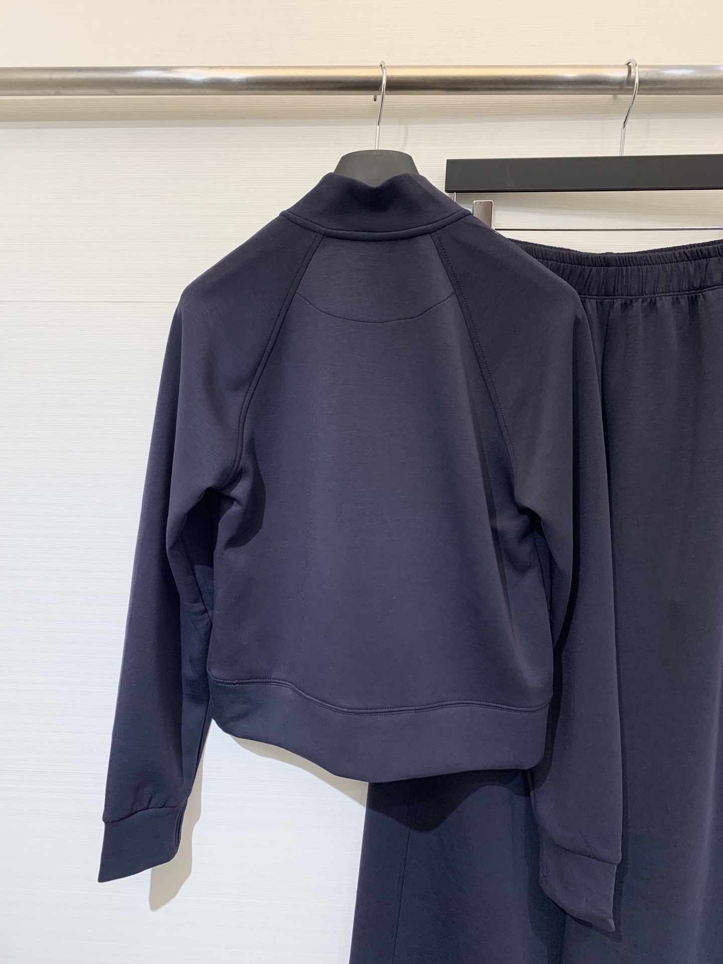 Jacquemus 25早秋新款 休闲卫衣长裤套装 立领半拉卫衣➕宽松休闲长裤 面料手感超级好 软软的质