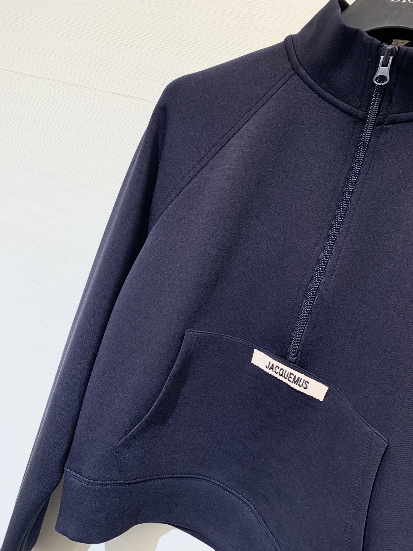 Jacquemus 25早秋新款 休闲卫衣长裤套装 立领半拉卫衣➕宽松休闲长裤 面料手感超级好 软软的质