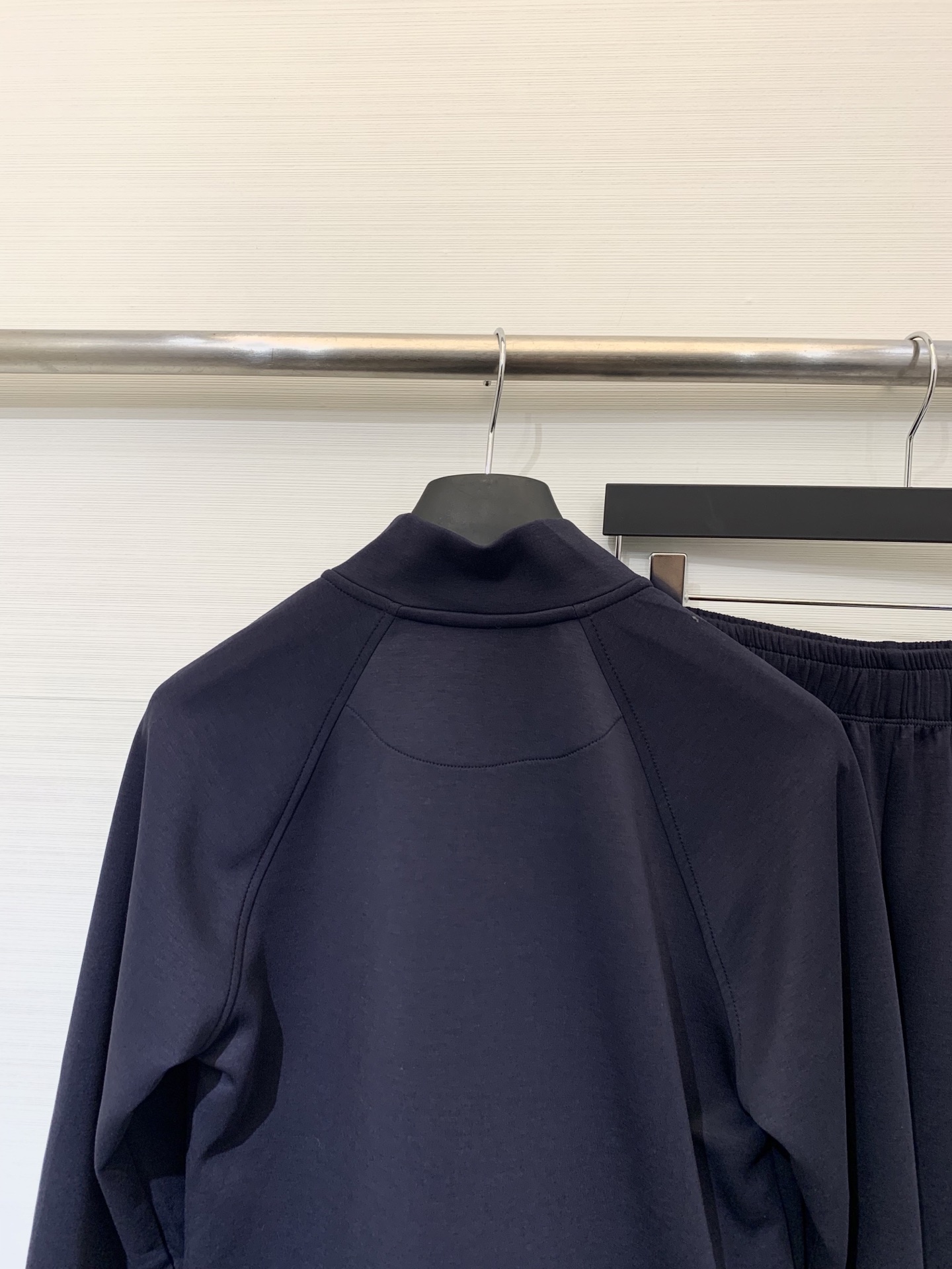 Jacquemus 25早秋新款 休闲卫衣长裤套装 立领半拉卫衣➕宽松休闲长裤 面料手感超级好 软软的质