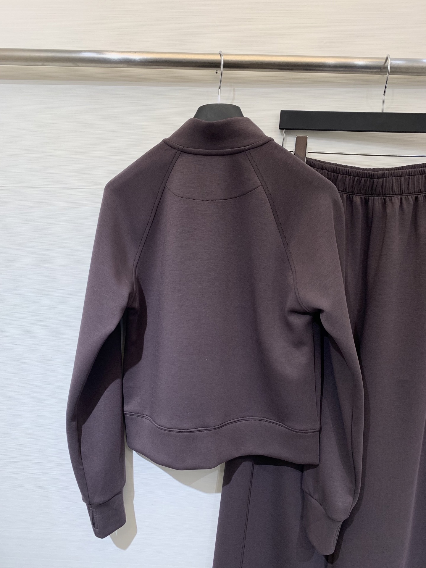 Jacquemus 25早秋新款 休闲卫衣长裤套装 立领半拉卫衣➕宽松休闲长裤 面料手感超级好 软软的质