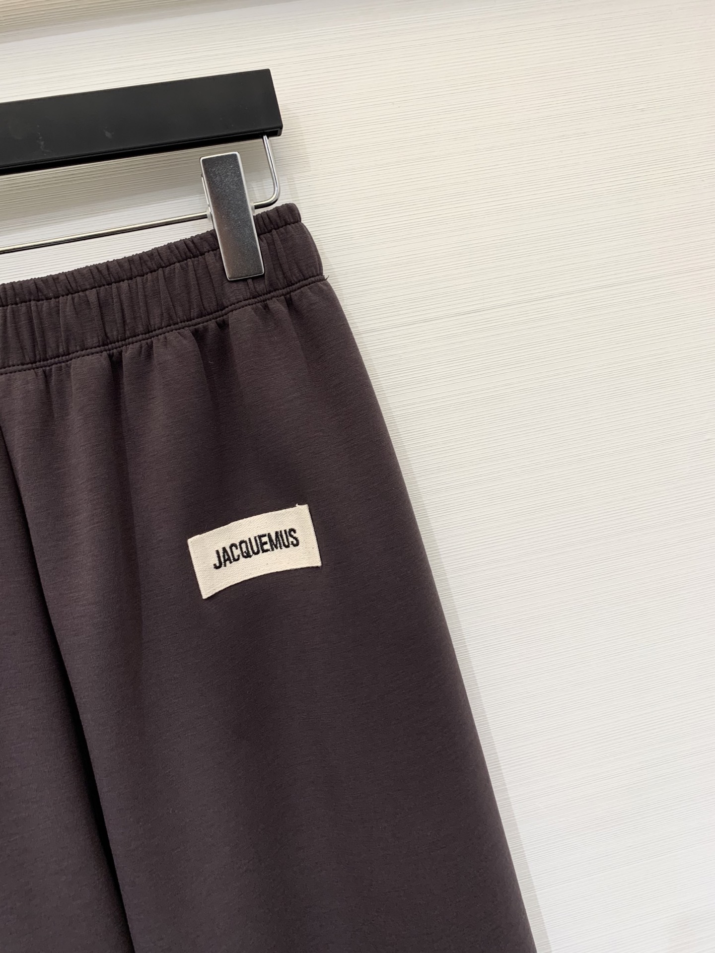 Jacquemus 25早秋新款 休闲卫衣长裤套装 立领半拉卫衣➕宽松休闲长裤 面料手感超级好 软软的质