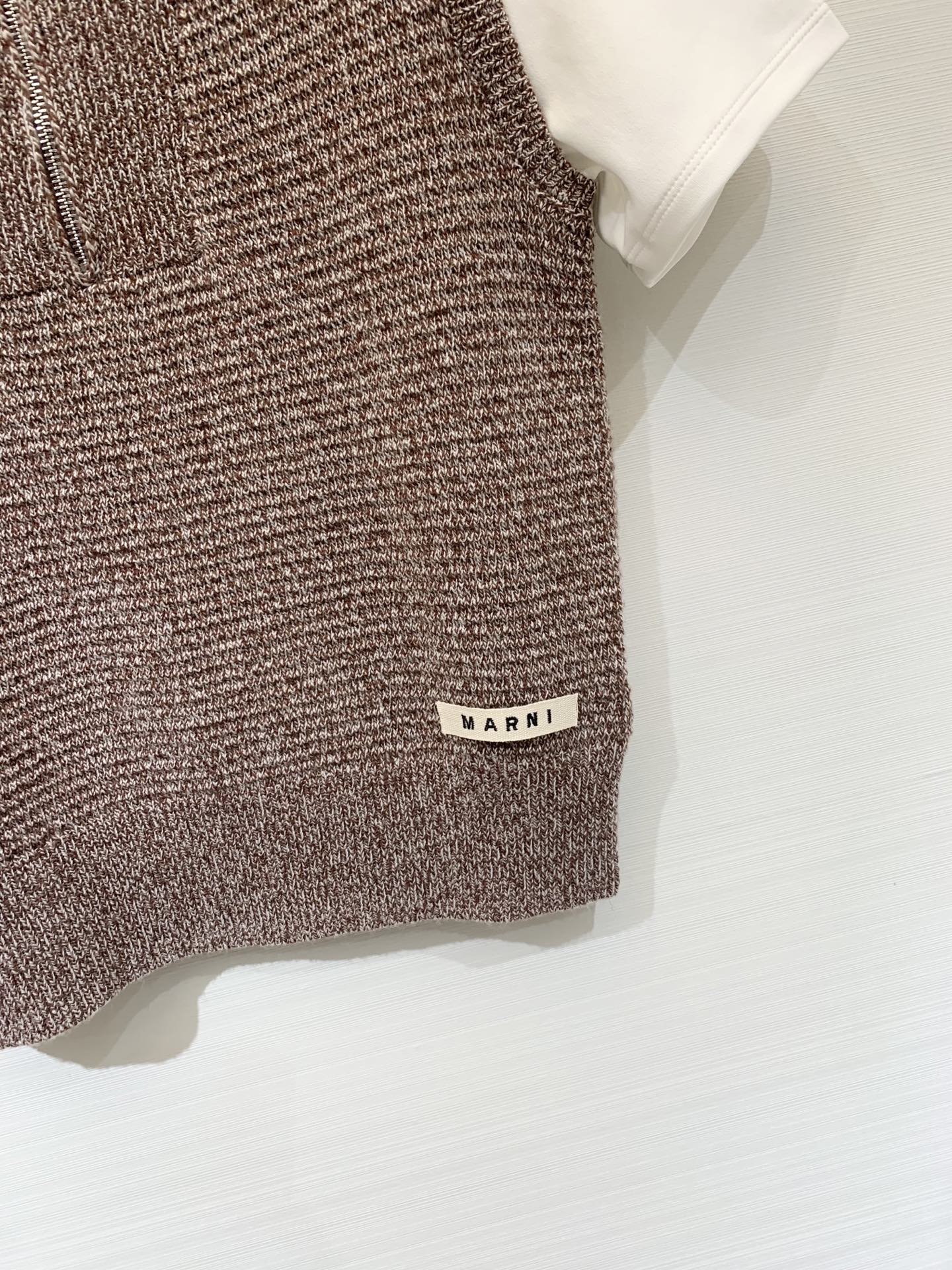 Marni 25早秋新款 假两件半拉毛织短袖 羊毛混纺面料 半拉。olo领设计 假两件短袖叠搭穿法 下摆